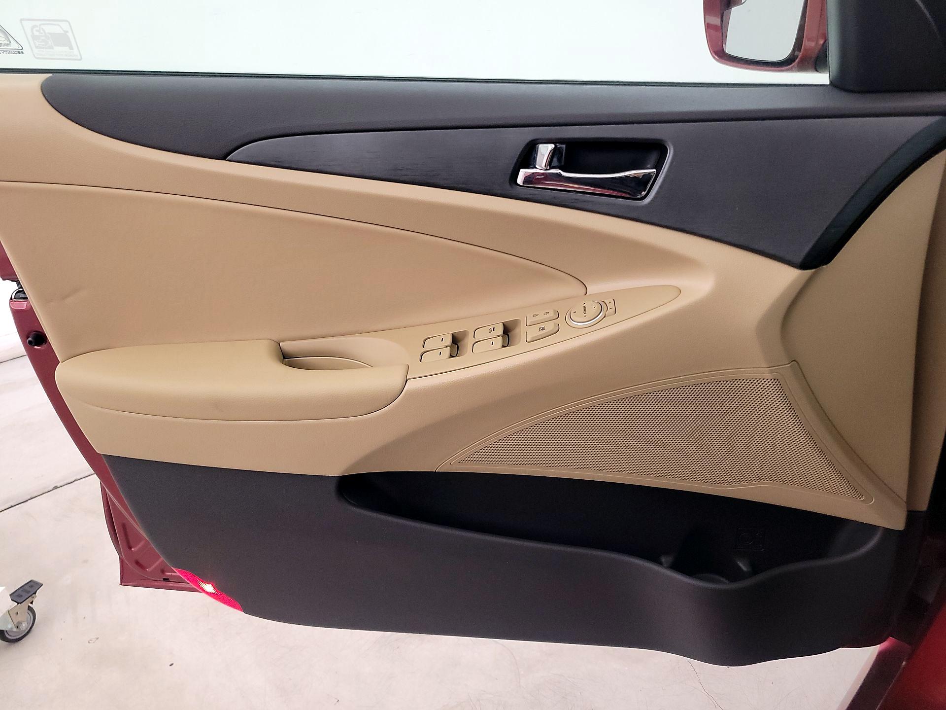 Thumbnail: 2014 Hyundai Sonata - 12