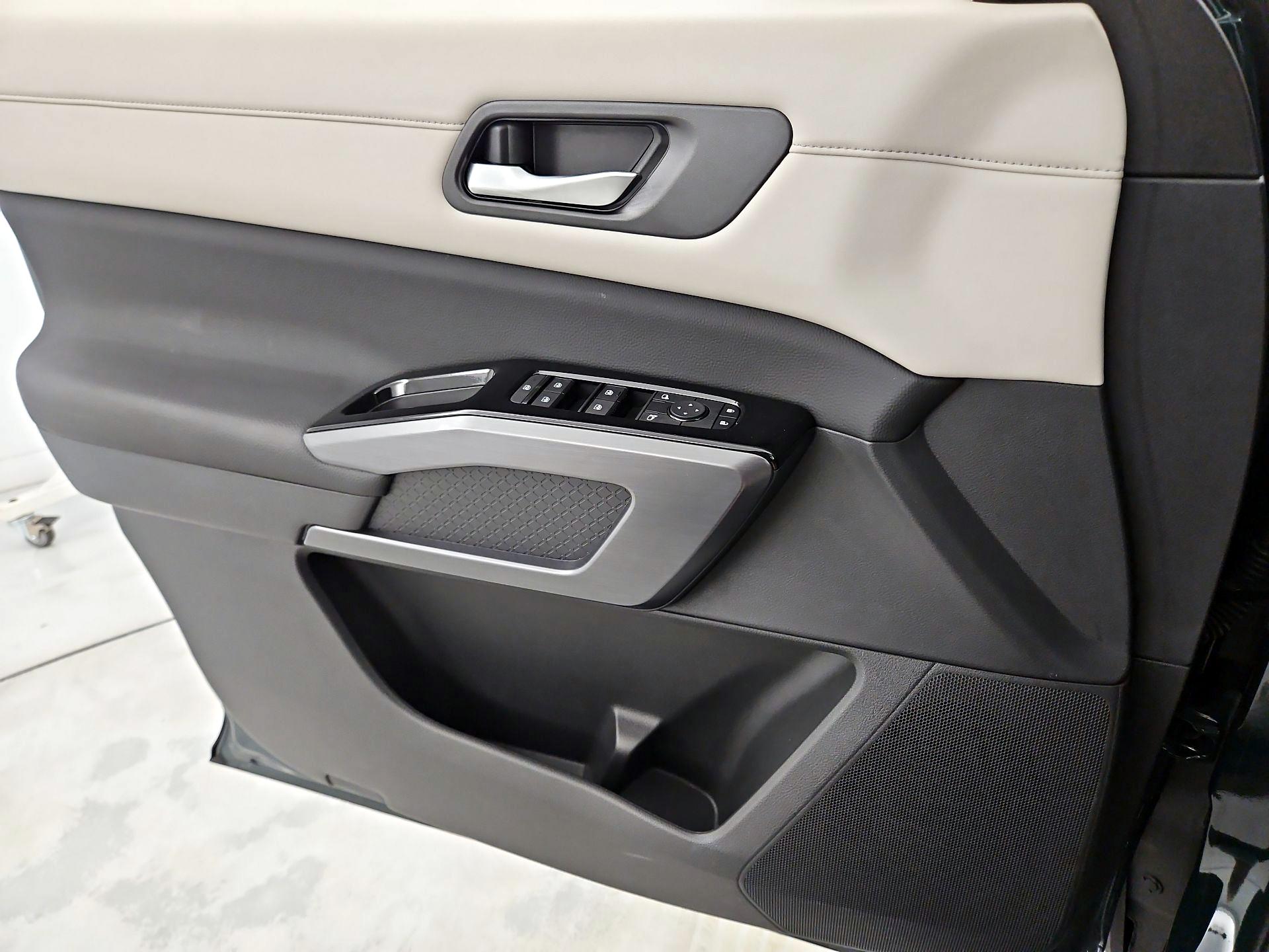 Thumbnail: 2023 Nissan Pathfinder - 12