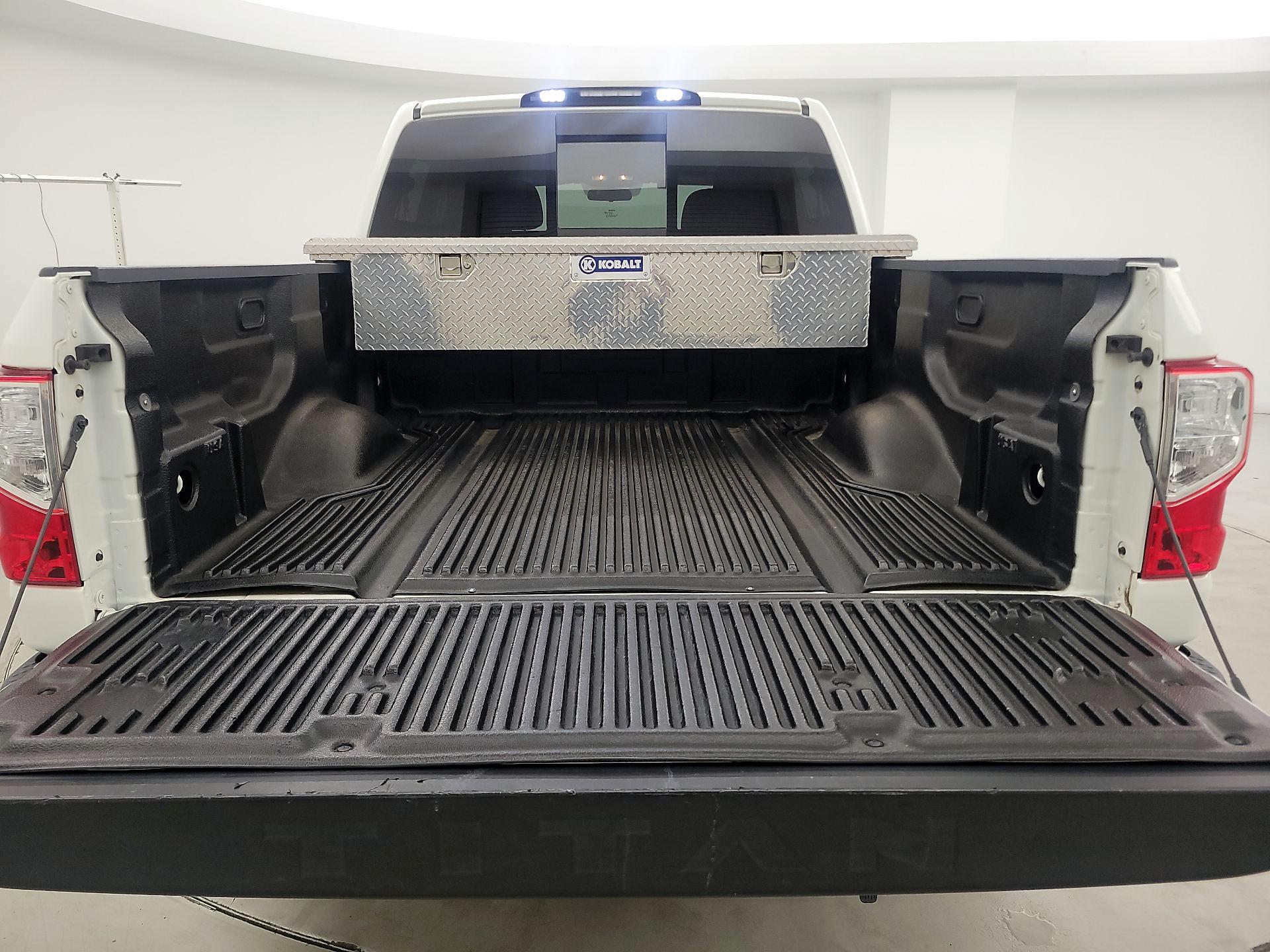 Thumbnail: 2019 Nissan Titan - 20