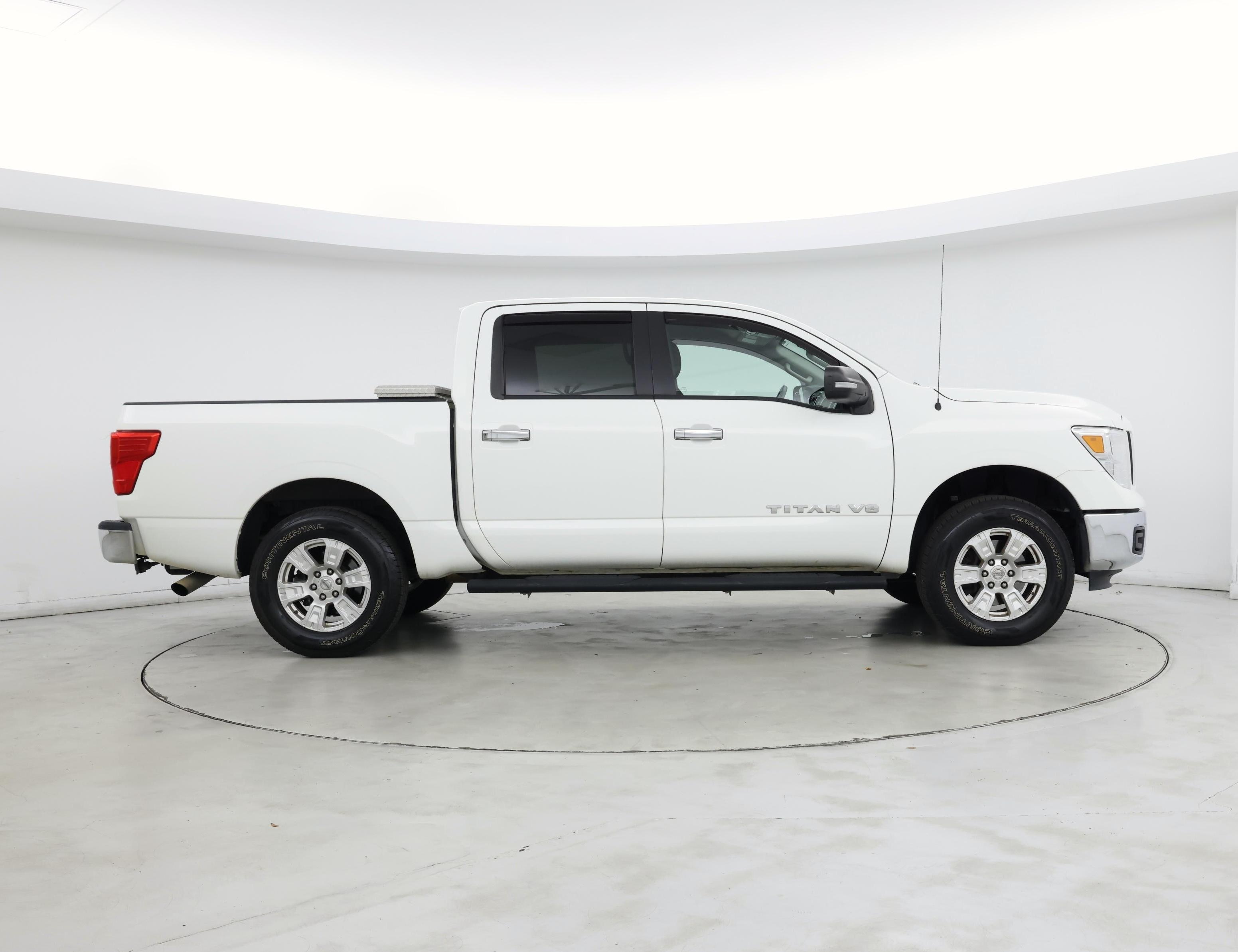 Thumbnail: 2019 Nissan Titan - 7