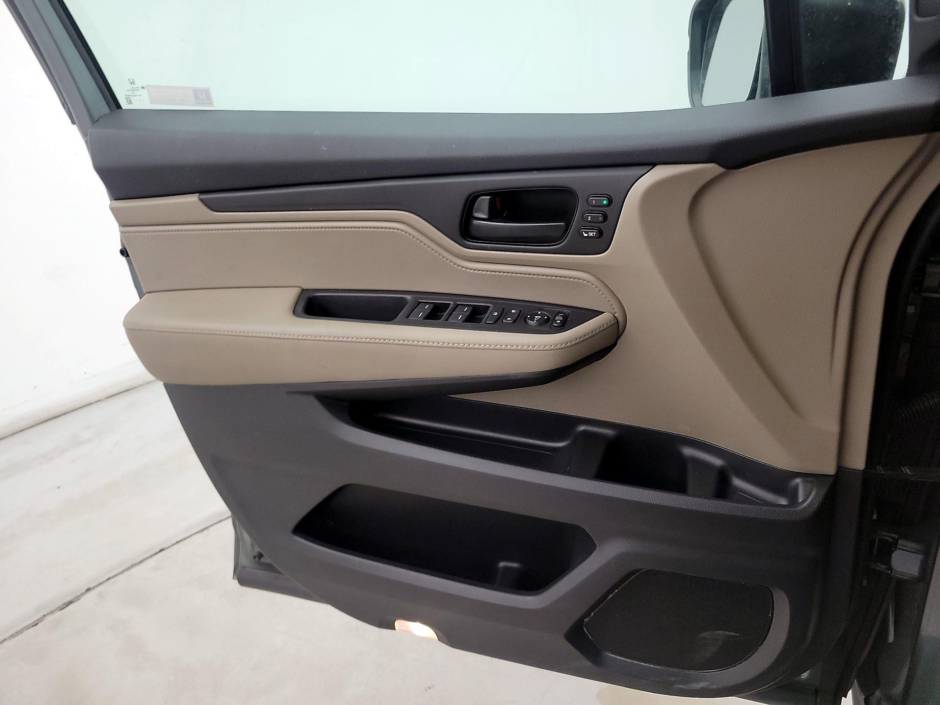 Thumbnail: 2018 Honda Odyssey - 12
