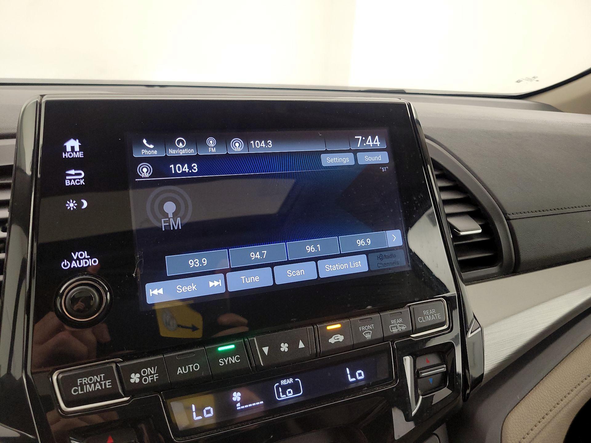 Thumbnail: 2018 Honda Odyssey - 16