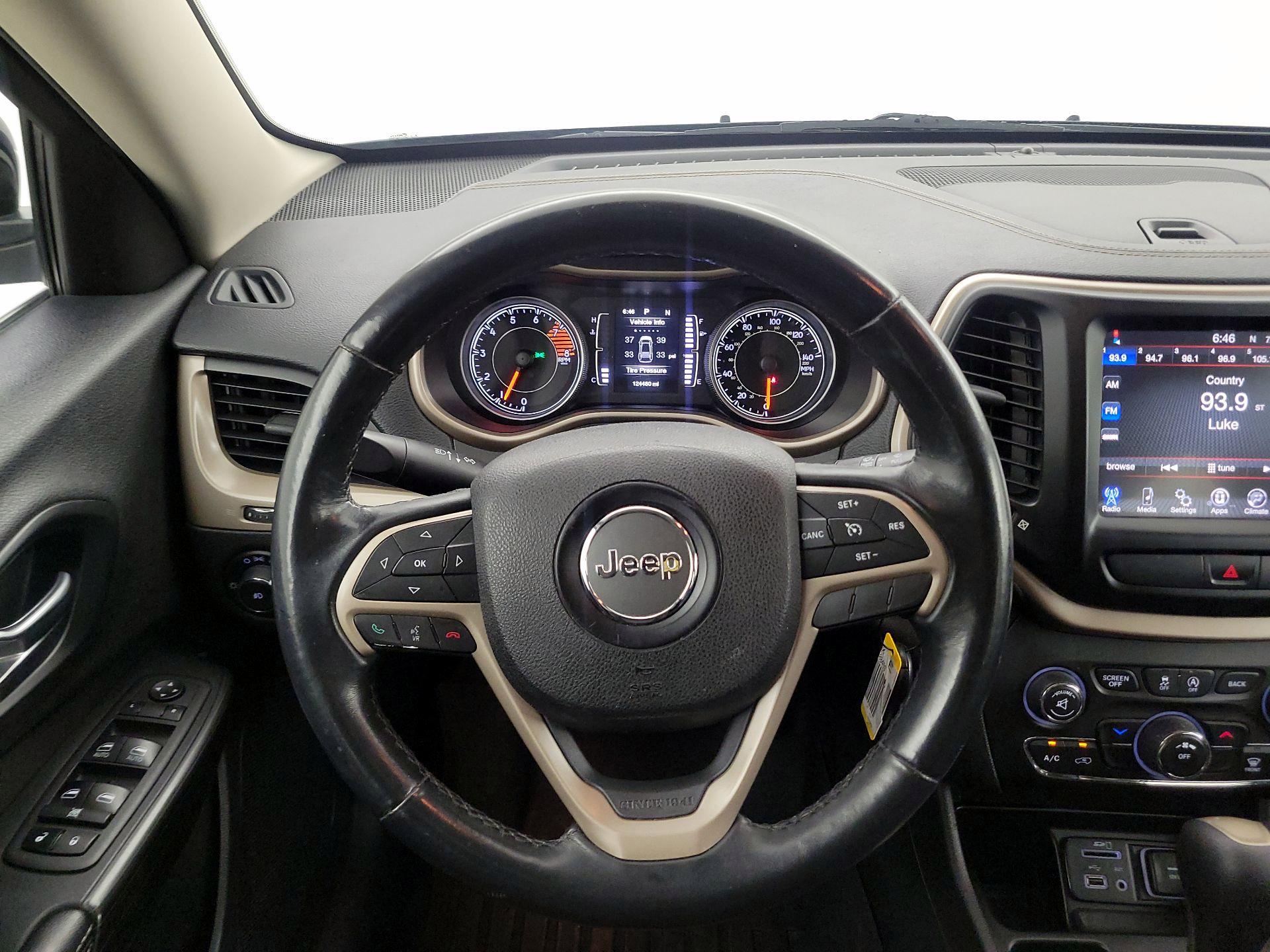Thumbnail: 2016 Jeep Cherokee - 10