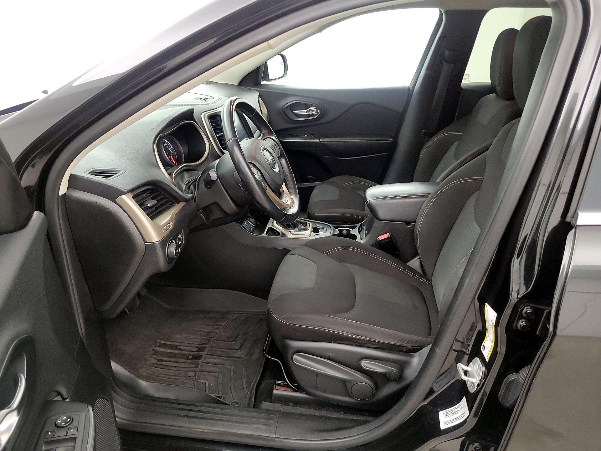 Thumbnail: 2016 Jeep Cherokee - 11