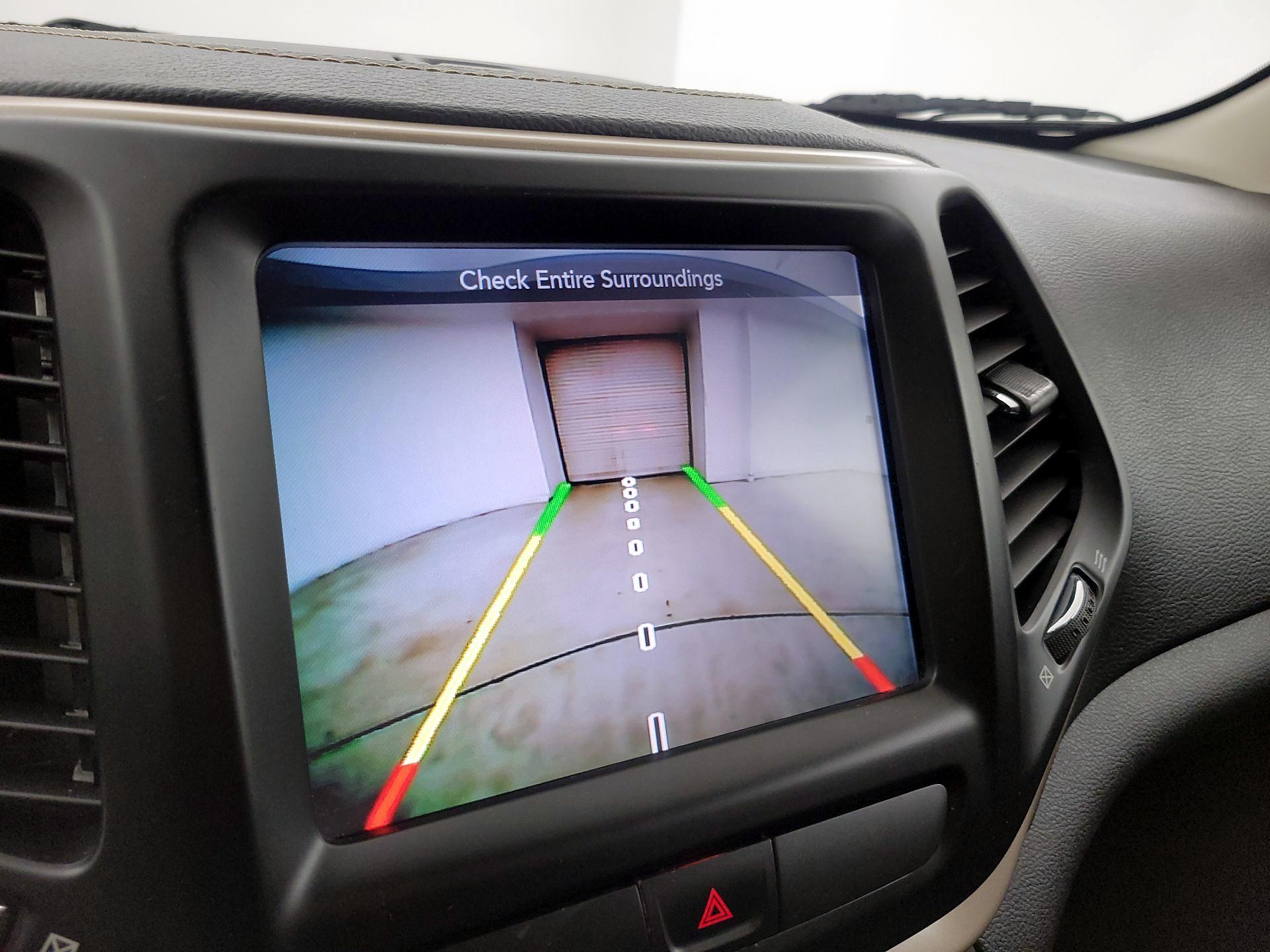 Thumbnail: 2016 Jeep Cherokee - 14