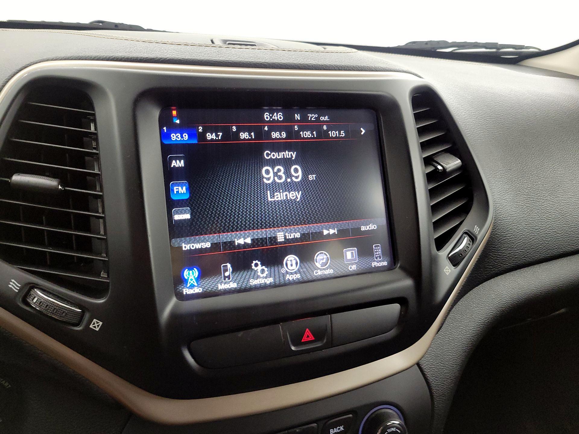 Thumbnail: 2016 Jeep Cherokee - 15