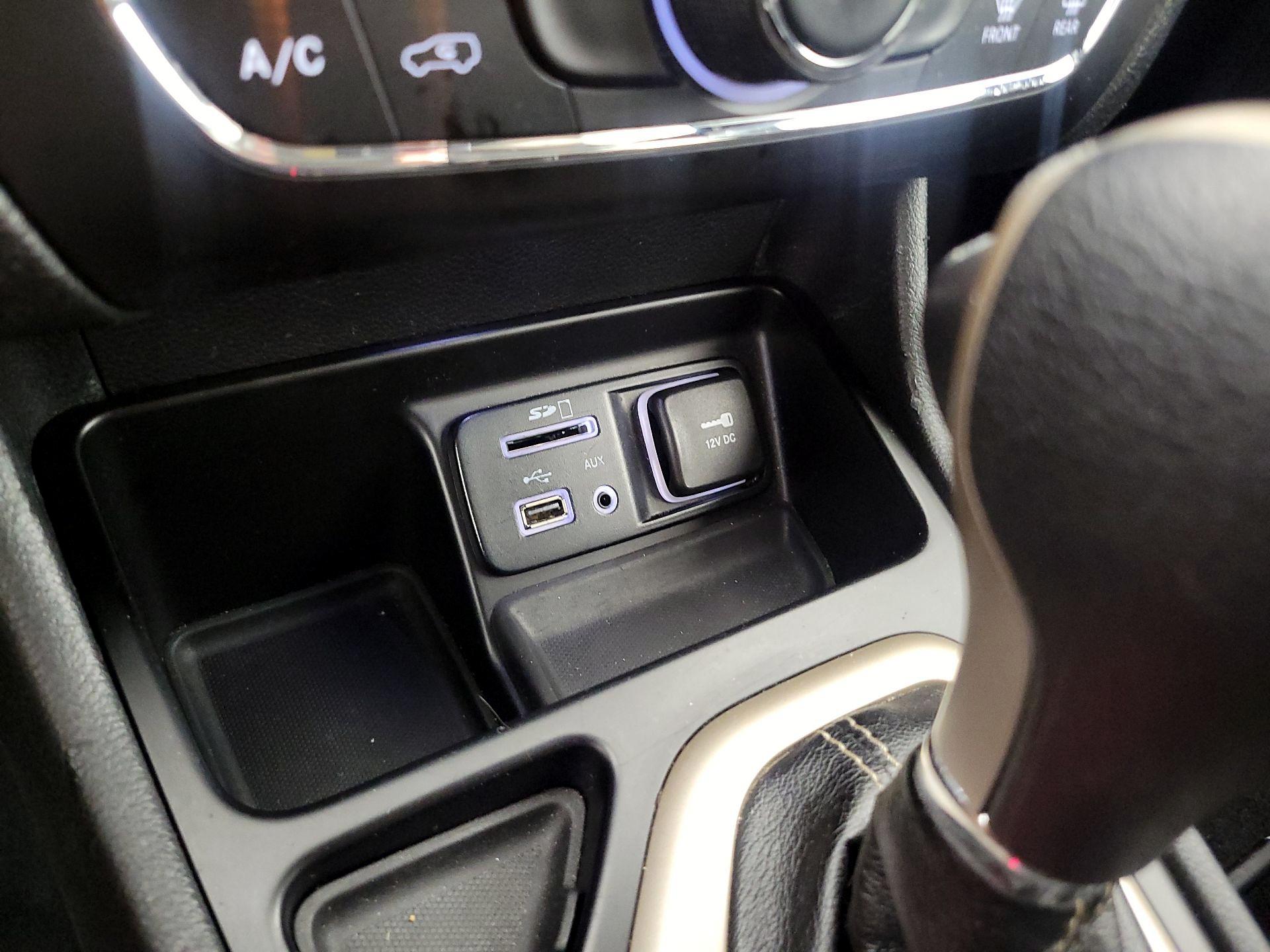 Thumbnail: 2016 Jeep Cherokee - 18