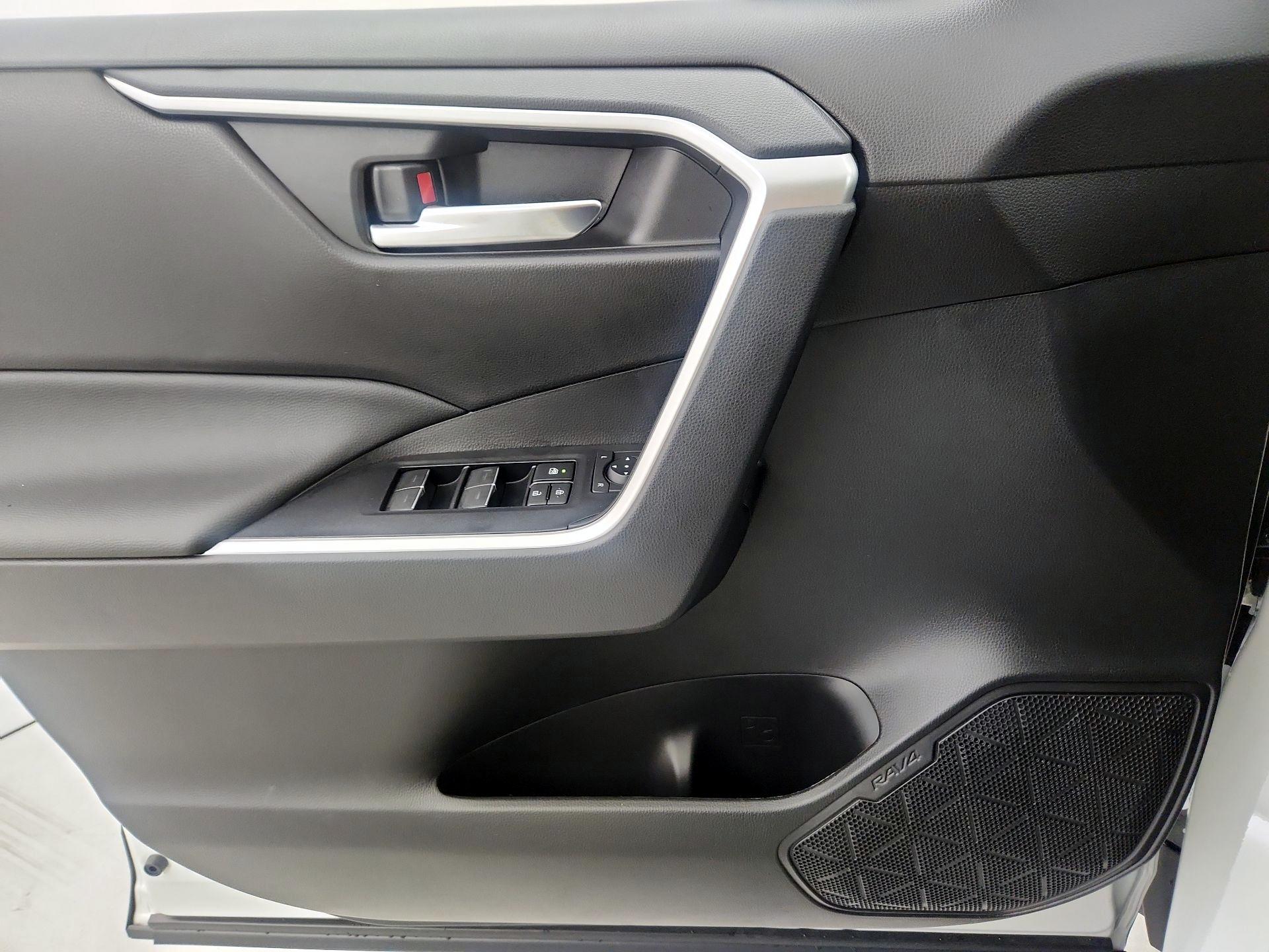 Thumbnail: 2025 Toyota RAV4 - 12
