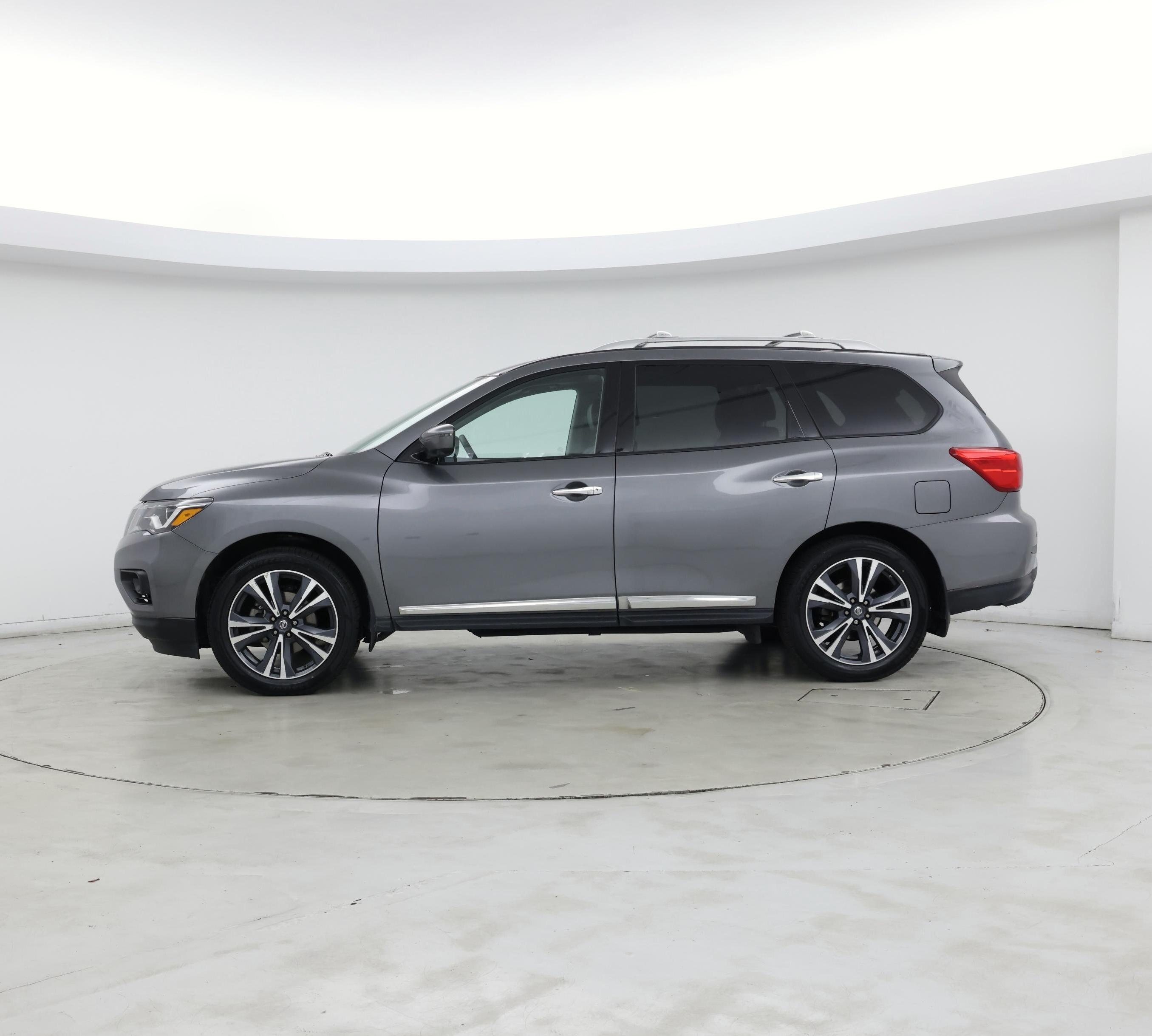 Thumbnail: 2018 Nissan Pathfinder - 3