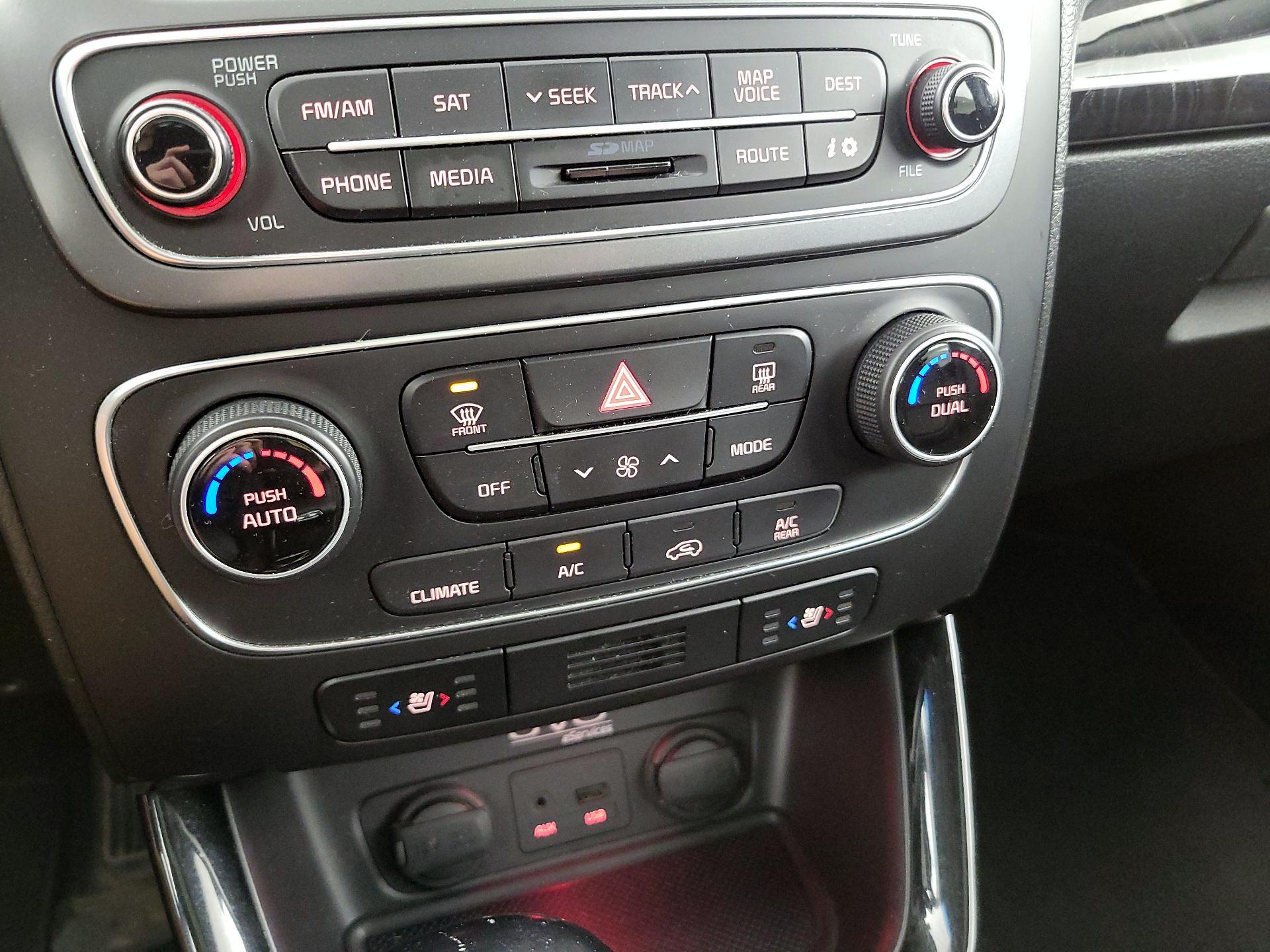 Thumbnail: 2015 Kia Sorento - 17