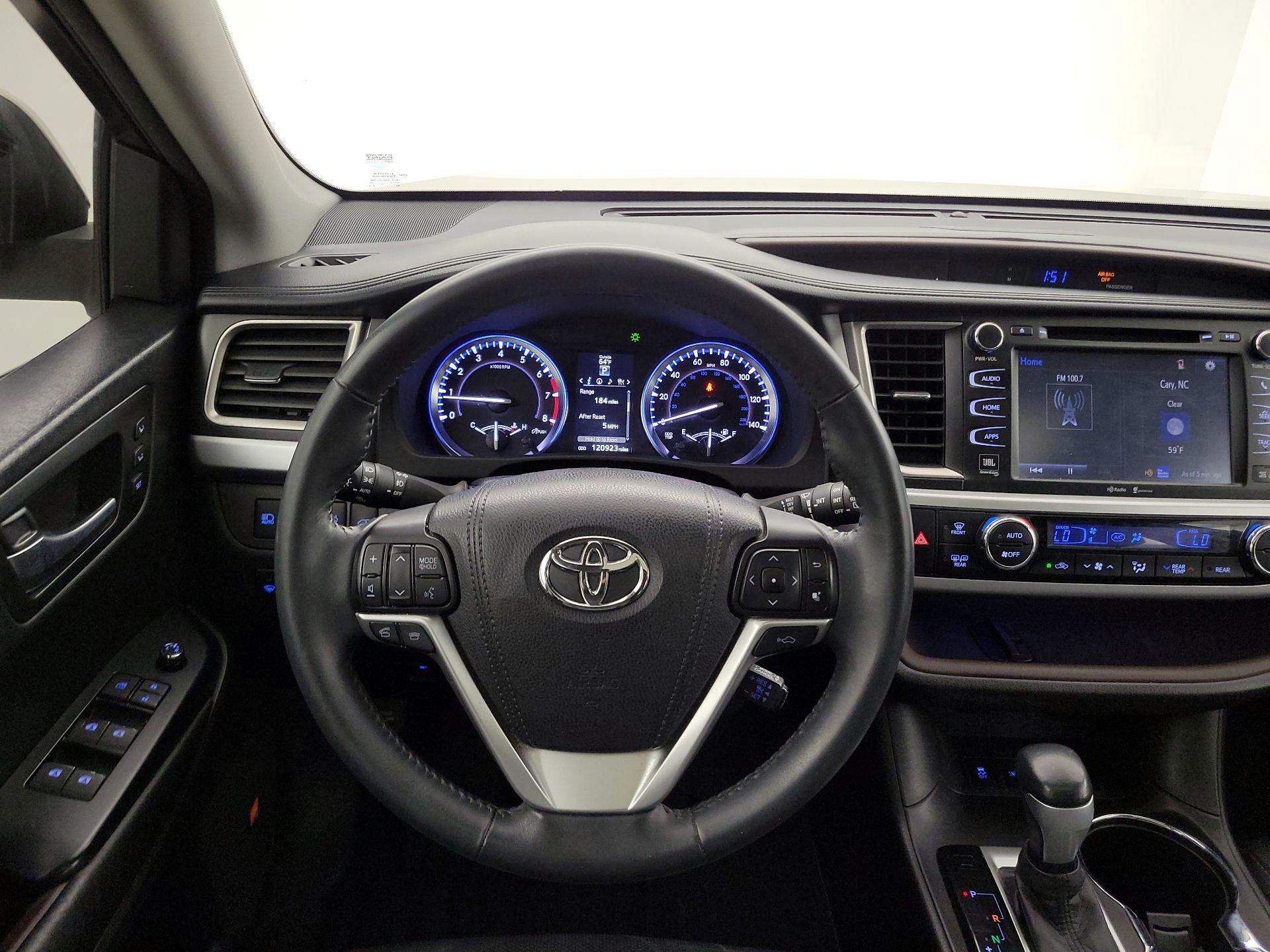 Thumbnail: 2015 Toyota Highlander - 10