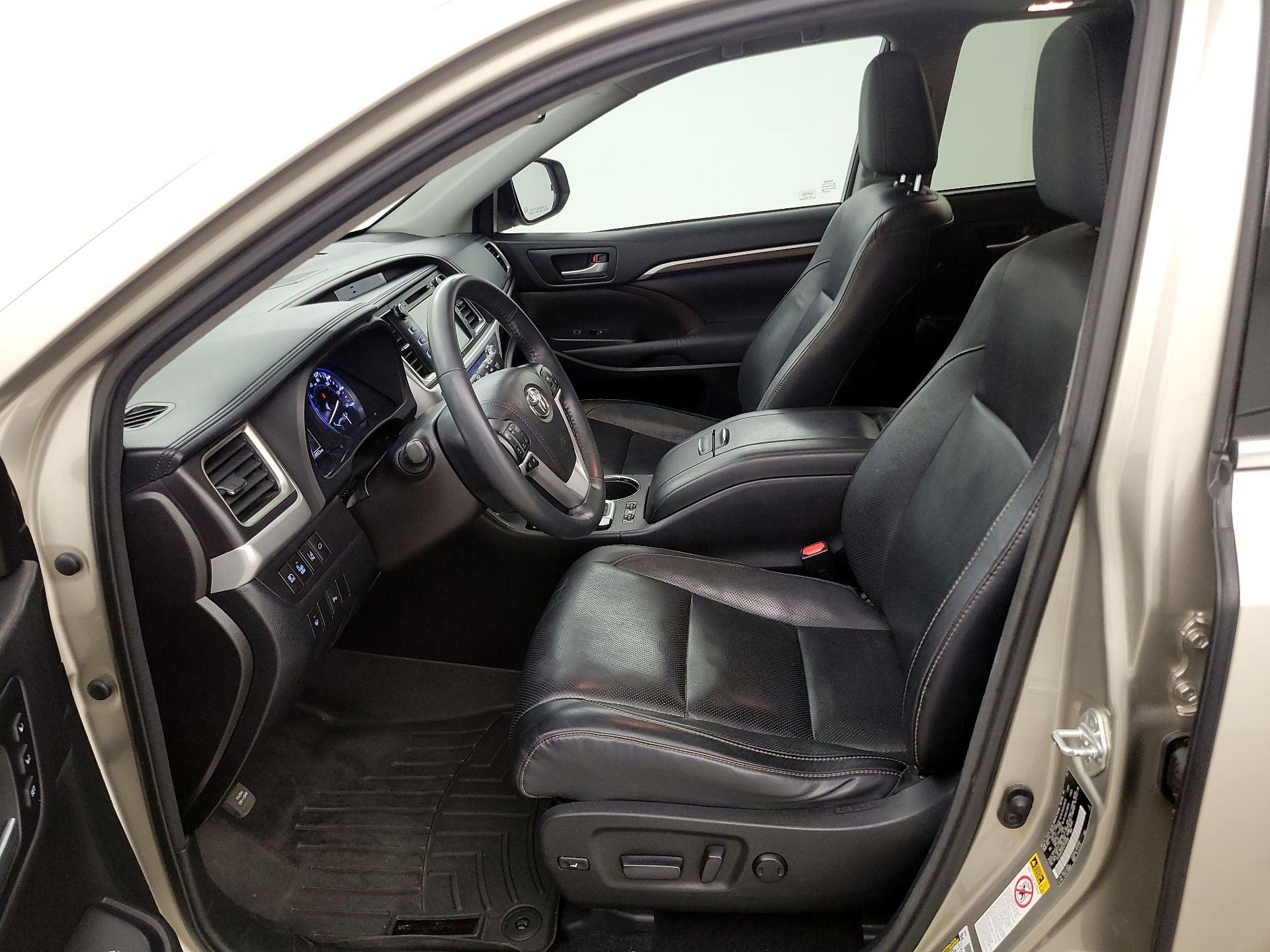 Thumbnail: 2015 Toyota Highlander - 11