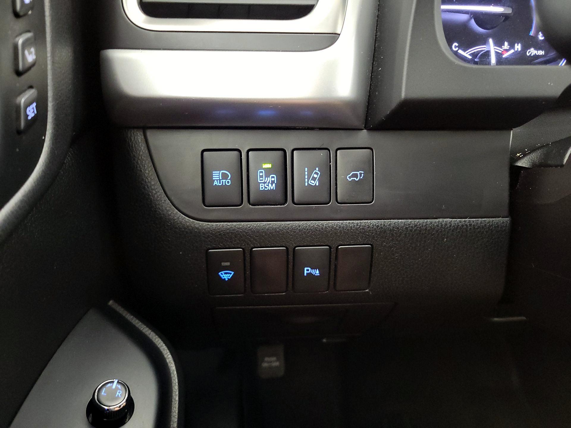 Thumbnail: 2015 Toyota Highlander - 13