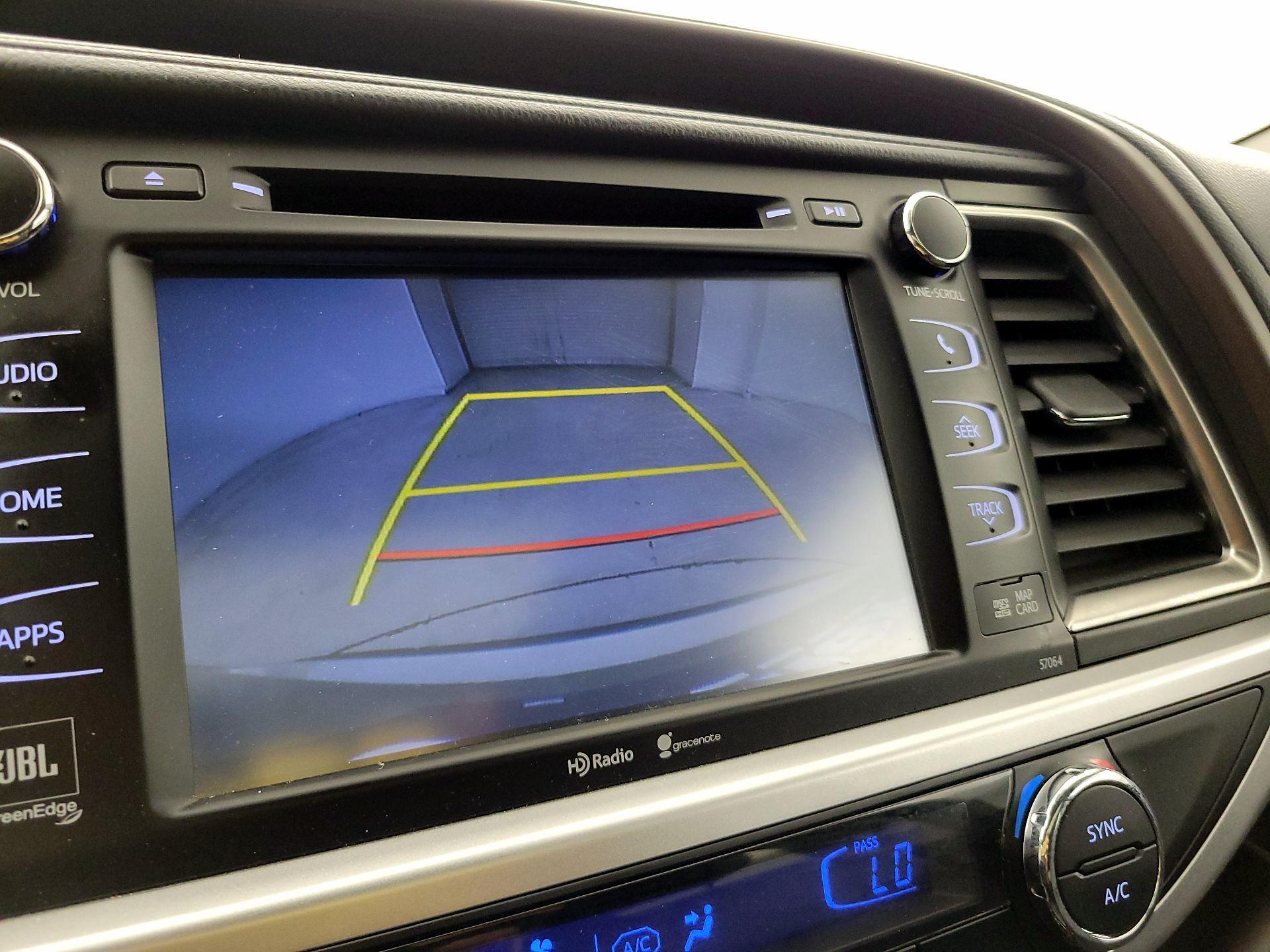 Thumbnail: 2015 Toyota Highlander - 14