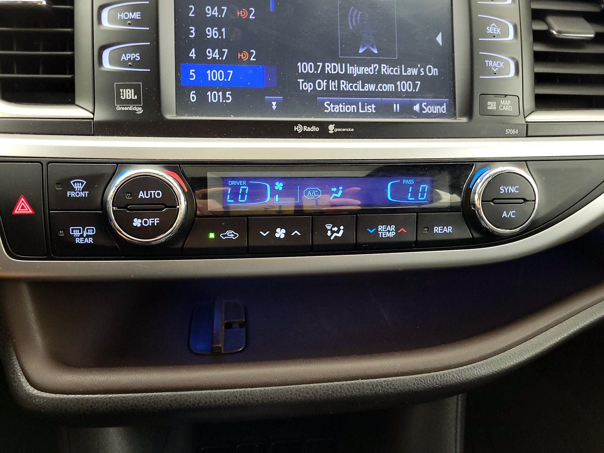 Thumbnail: 2015 Toyota Highlander - 16