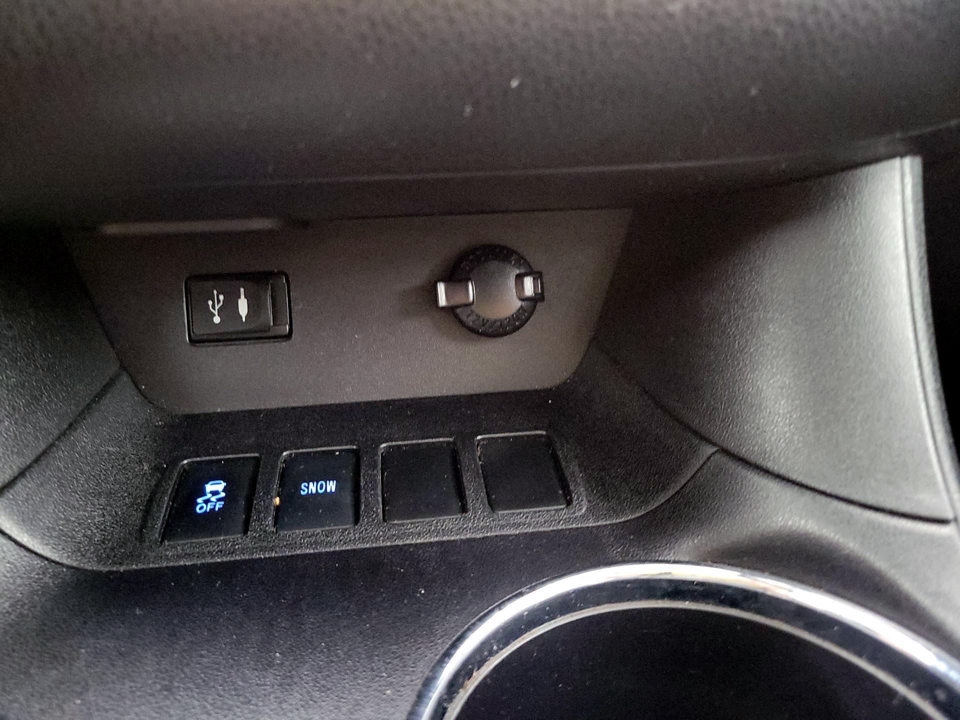 Thumbnail: 2015 Toyota Highlander - 18
