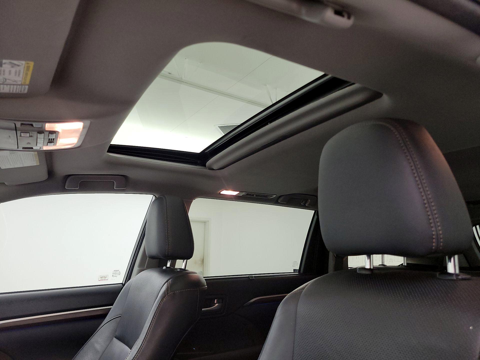Thumbnail: 2015 Toyota Highlander - 19