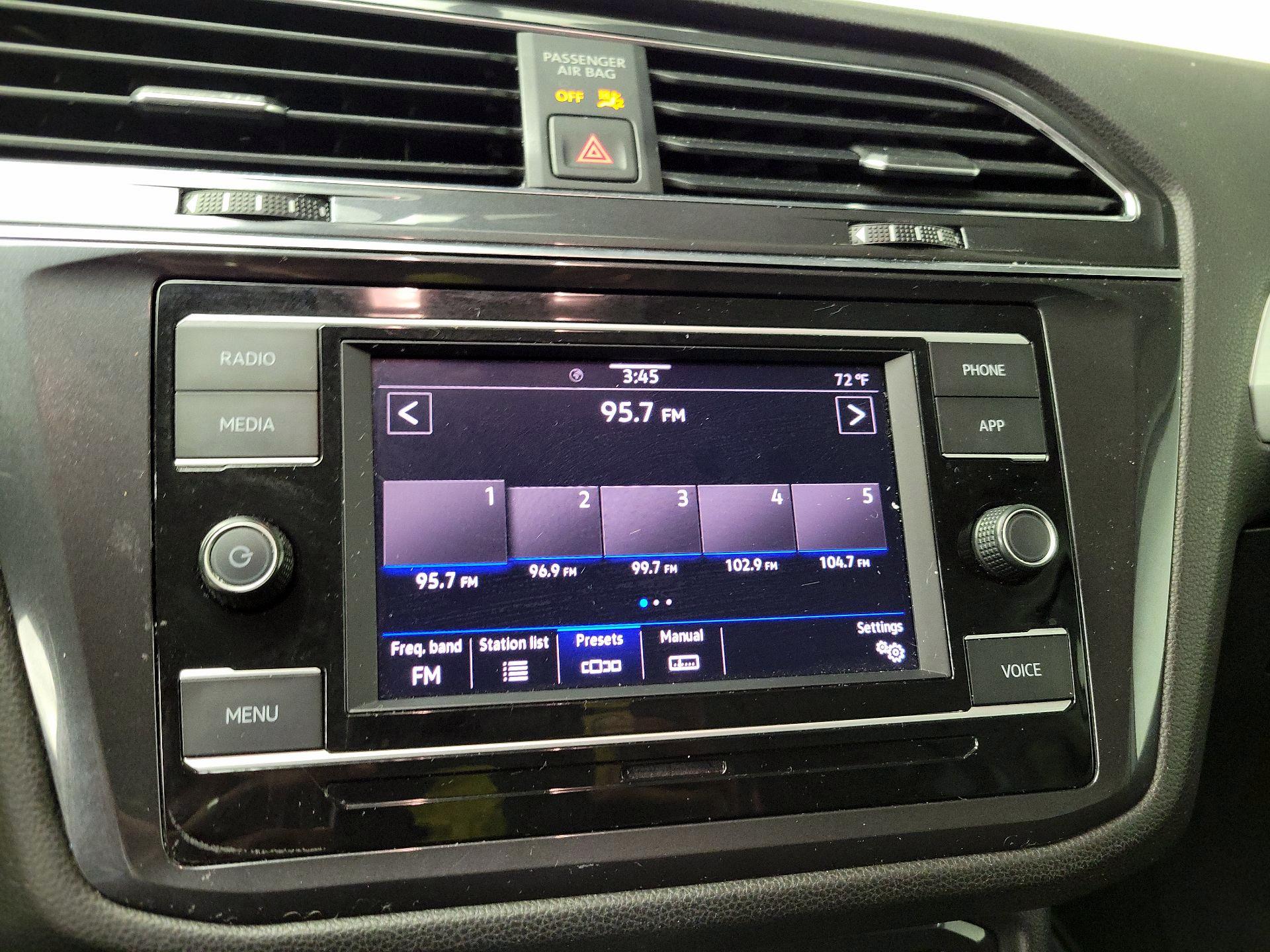 Thumbnail: 2021 Volkswagen Tiguan - 15