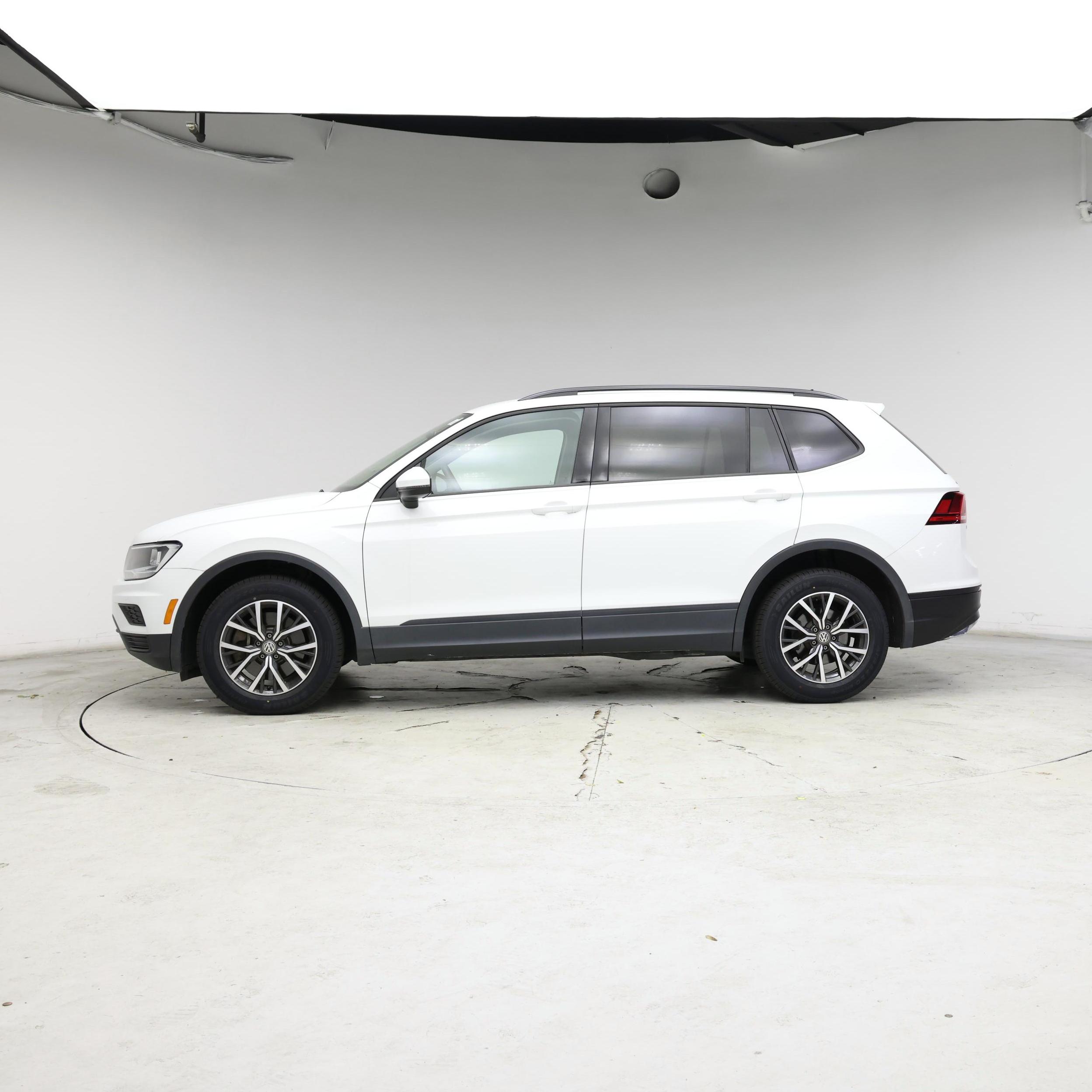 Thumbnail: 2021 Volkswagen Tiguan - 3