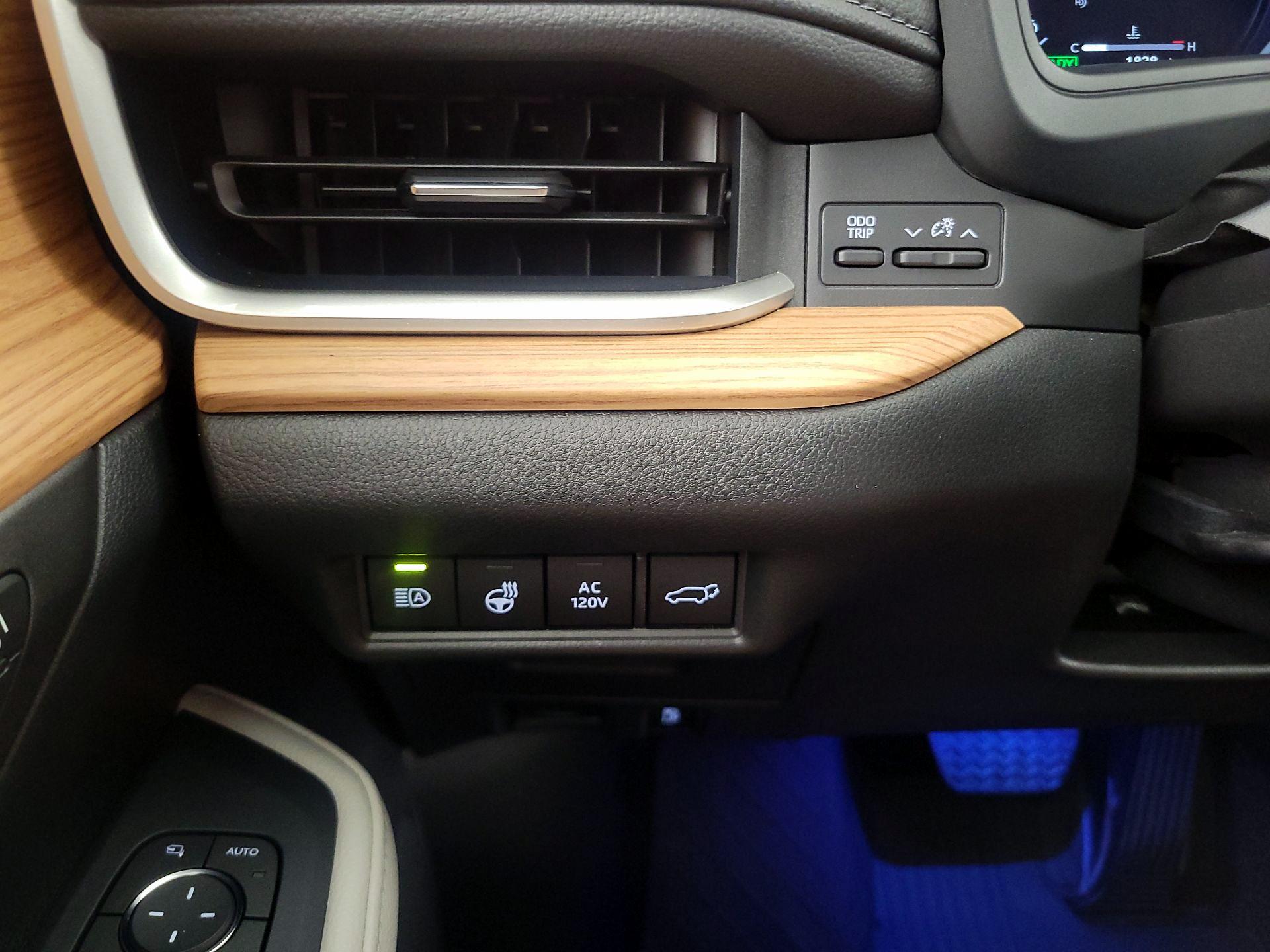 Thumbnail: 2025 Toyota Highlander - 13