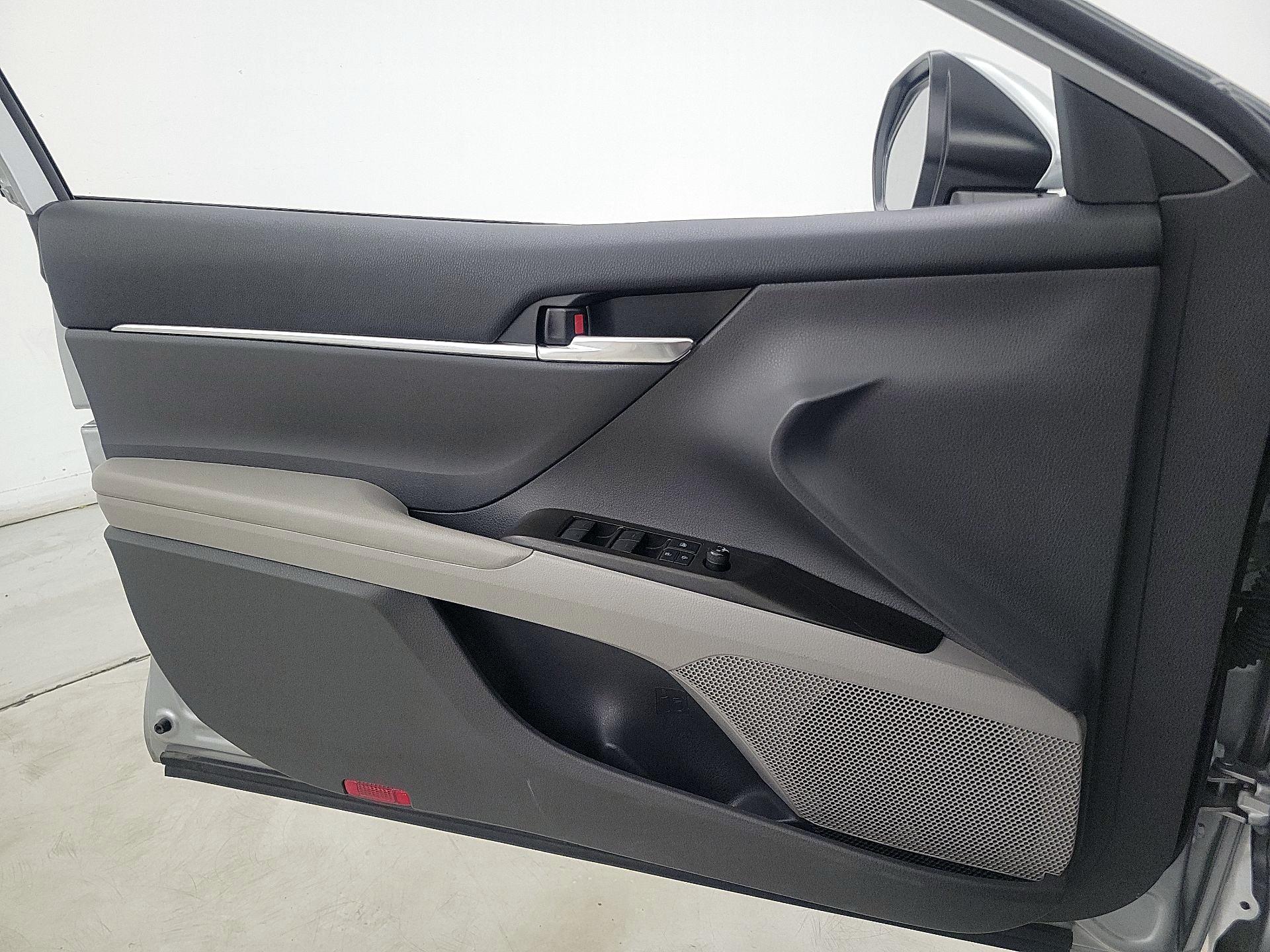 Thumbnail: 2022 Toyota Camry - 12