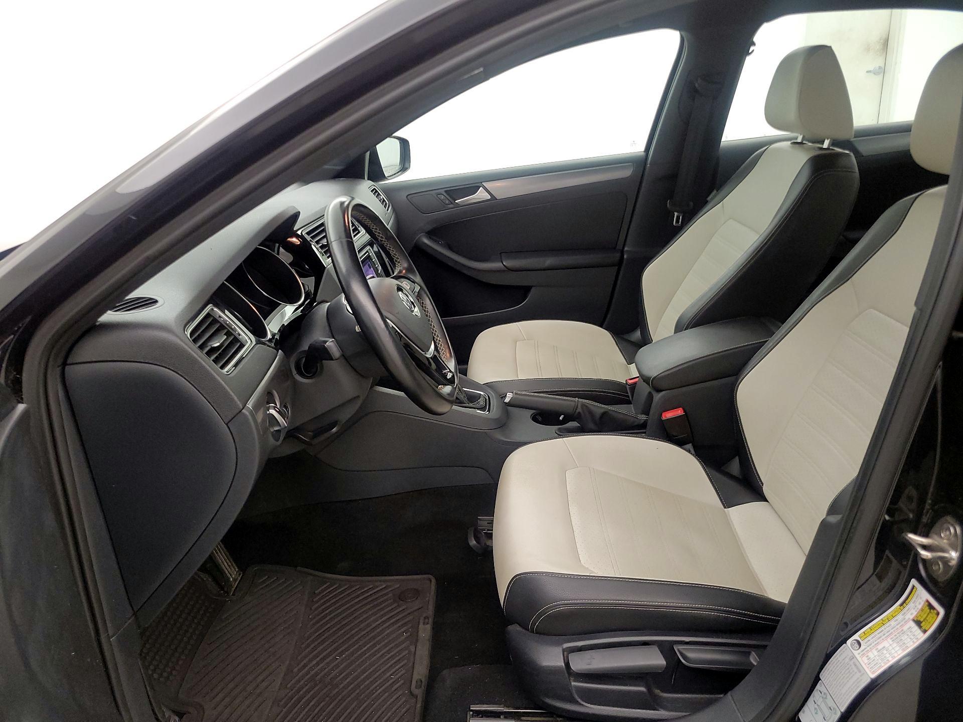 Thumbnail: 2016 Volkswagen Jetta - 11