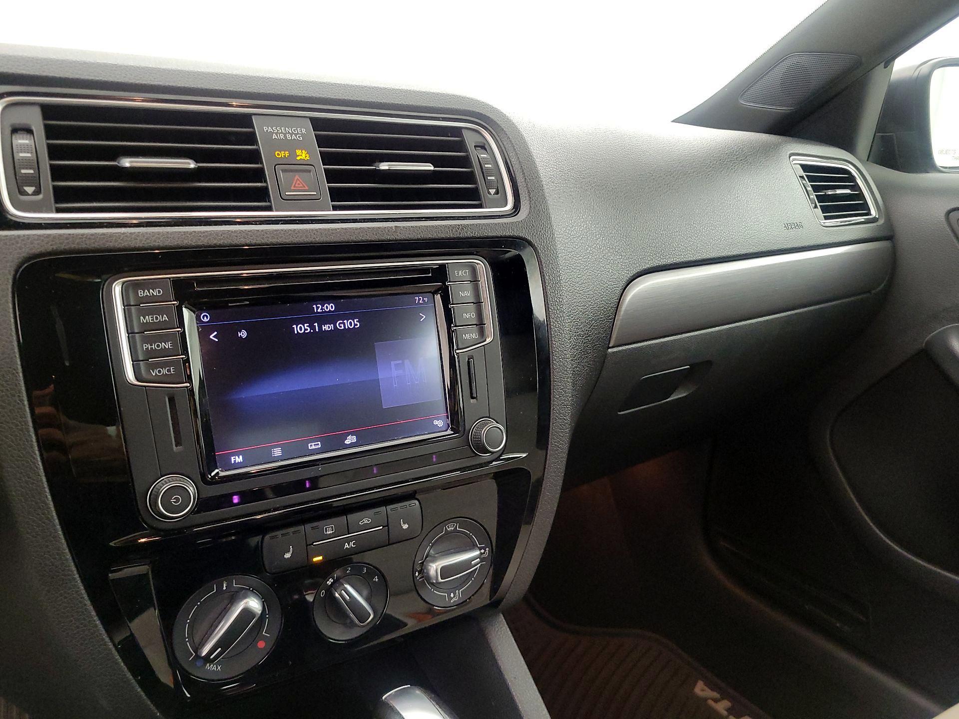 Thumbnail: 2016 Volkswagen Jetta - 16