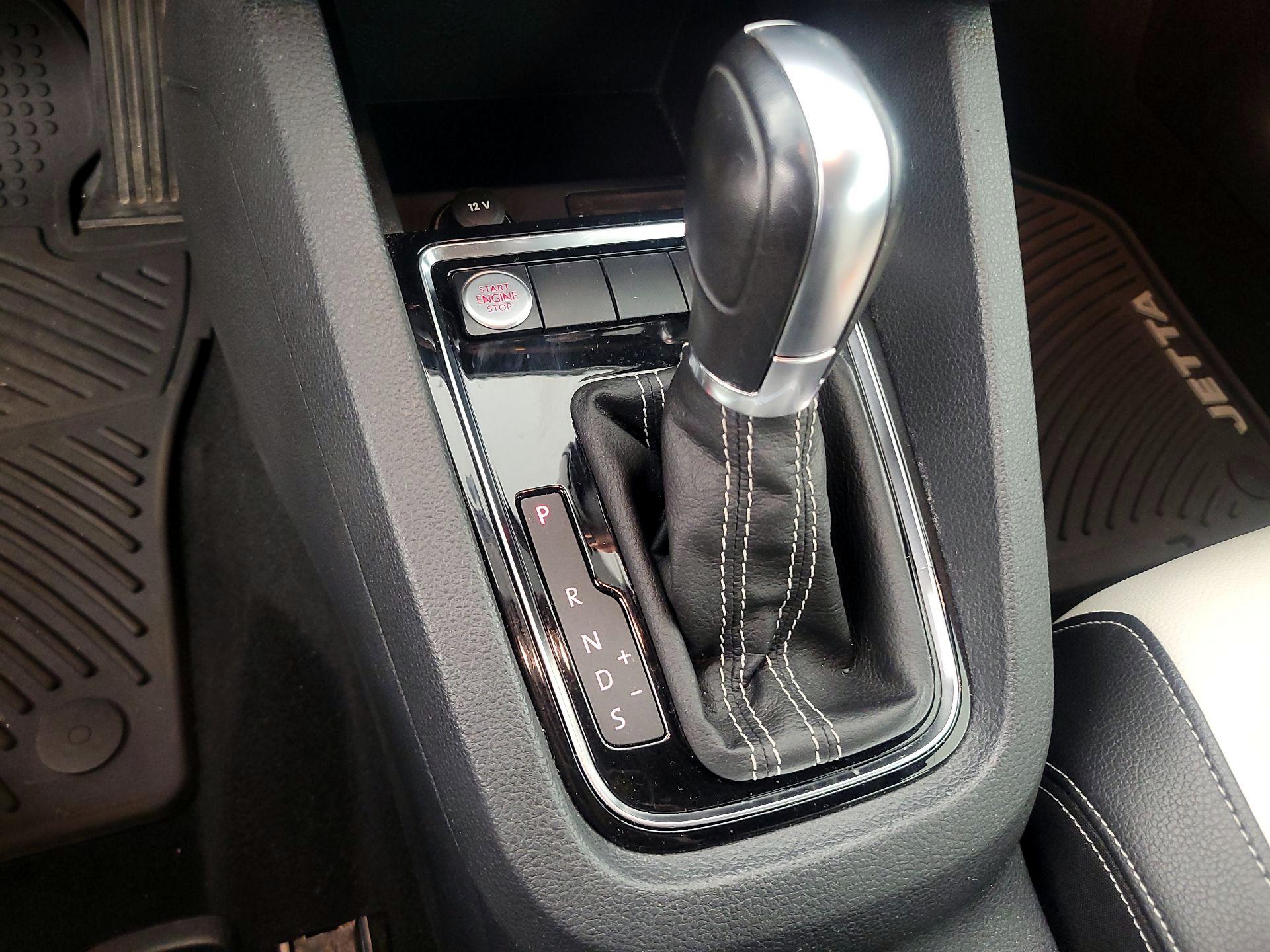 Thumbnail: 2016 Volkswagen Jetta - 18