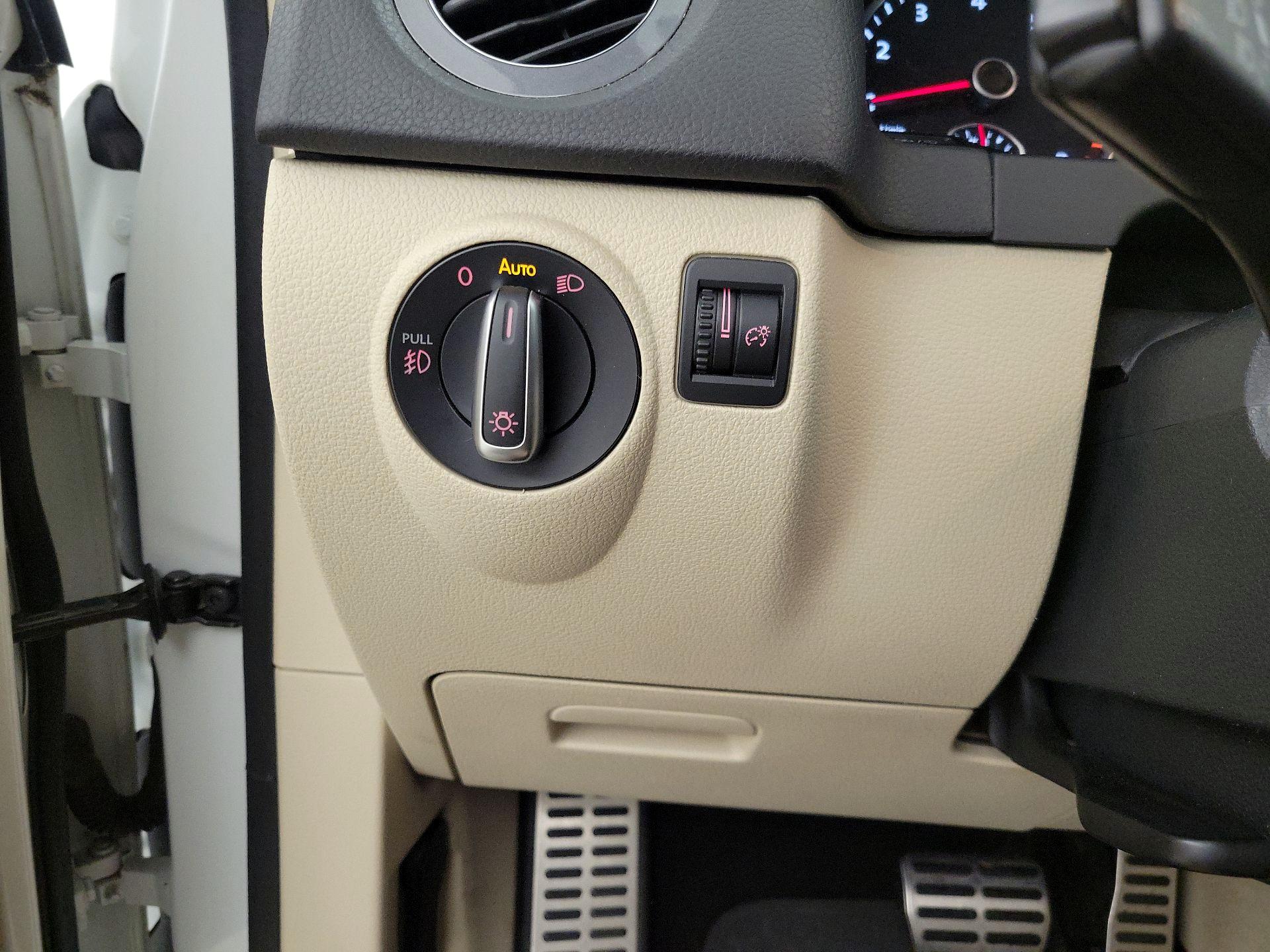 Thumbnail: 2016 Volkswagen Tiguan - 13