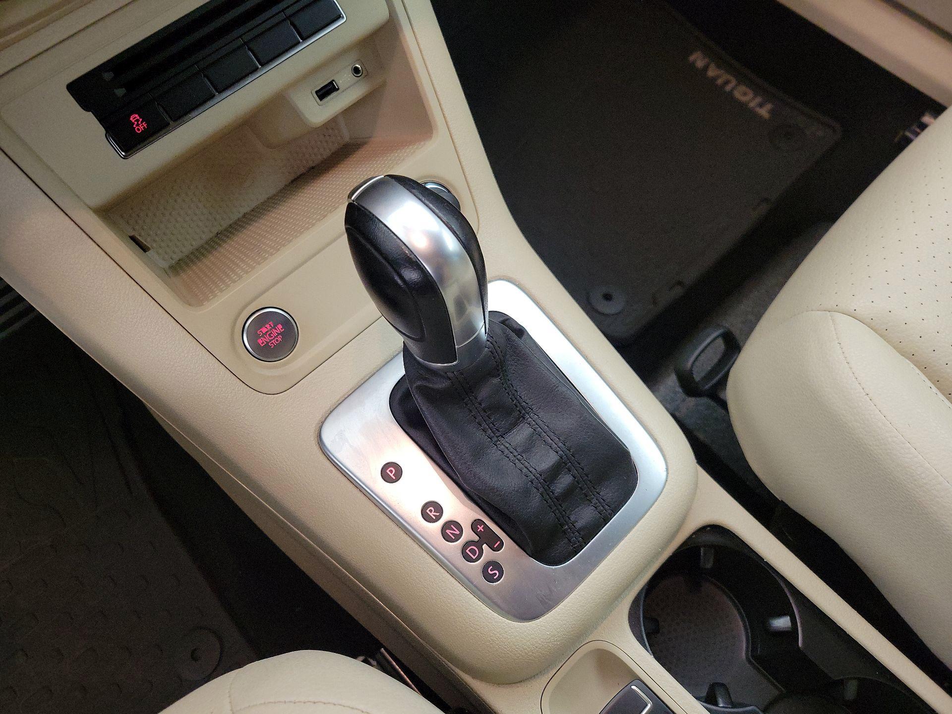 Thumbnail: 2016 Volkswagen Tiguan - 17