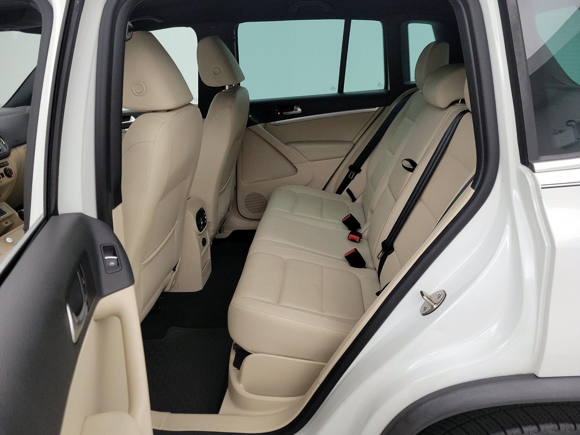 Thumbnail: 2016 Volkswagen Tiguan - 19
