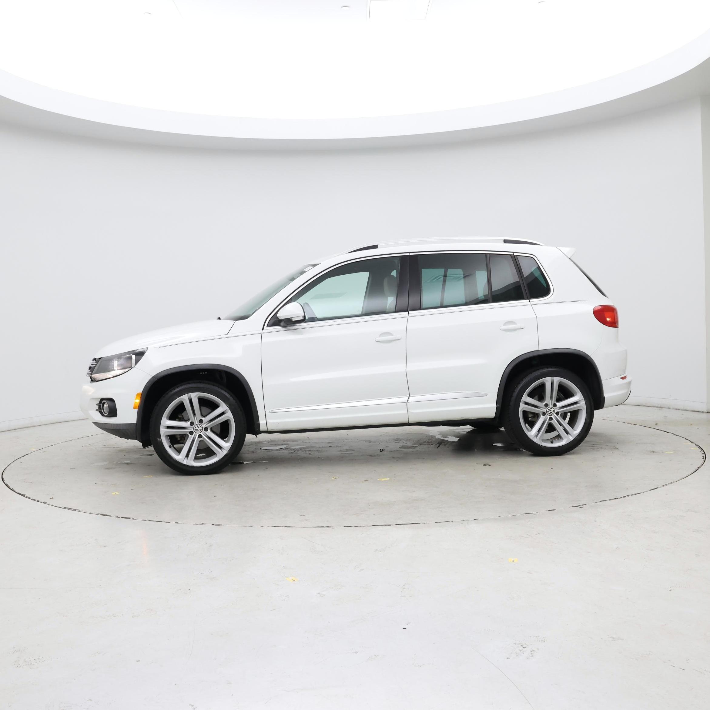 Thumbnail: 2016 Volkswagen Tiguan - 3
