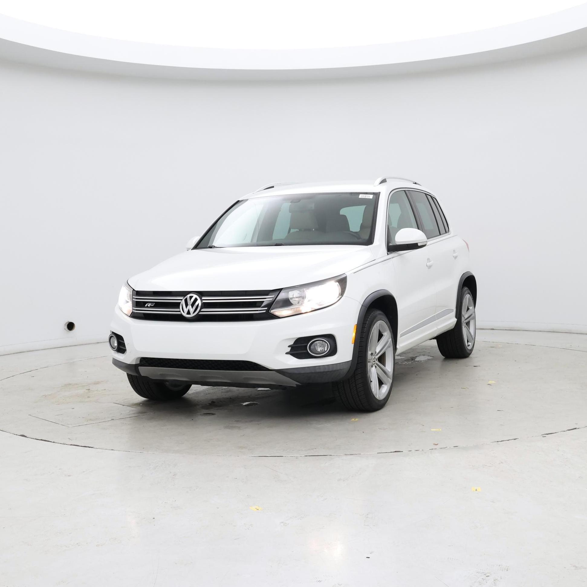 Thumbnail: 2016 Volkswagen Tiguan - 4