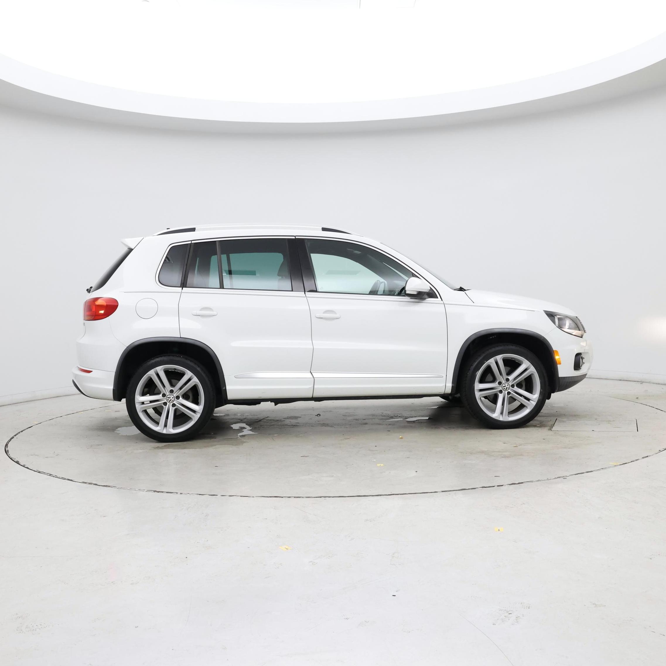 Thumbnail: 2016 Volkswagen Tiguan - 7