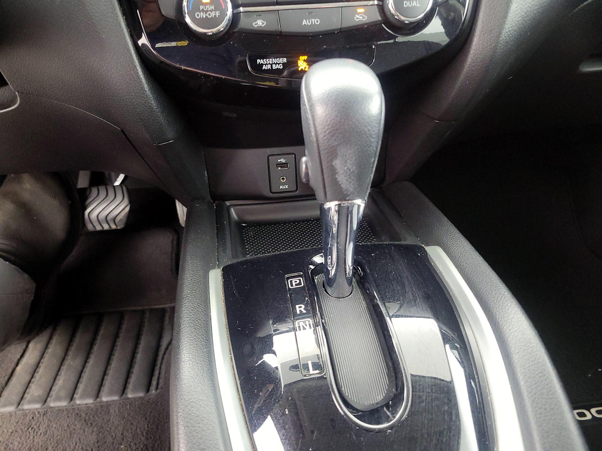 Thumbnail: 2015 Nissan Rogue - 18