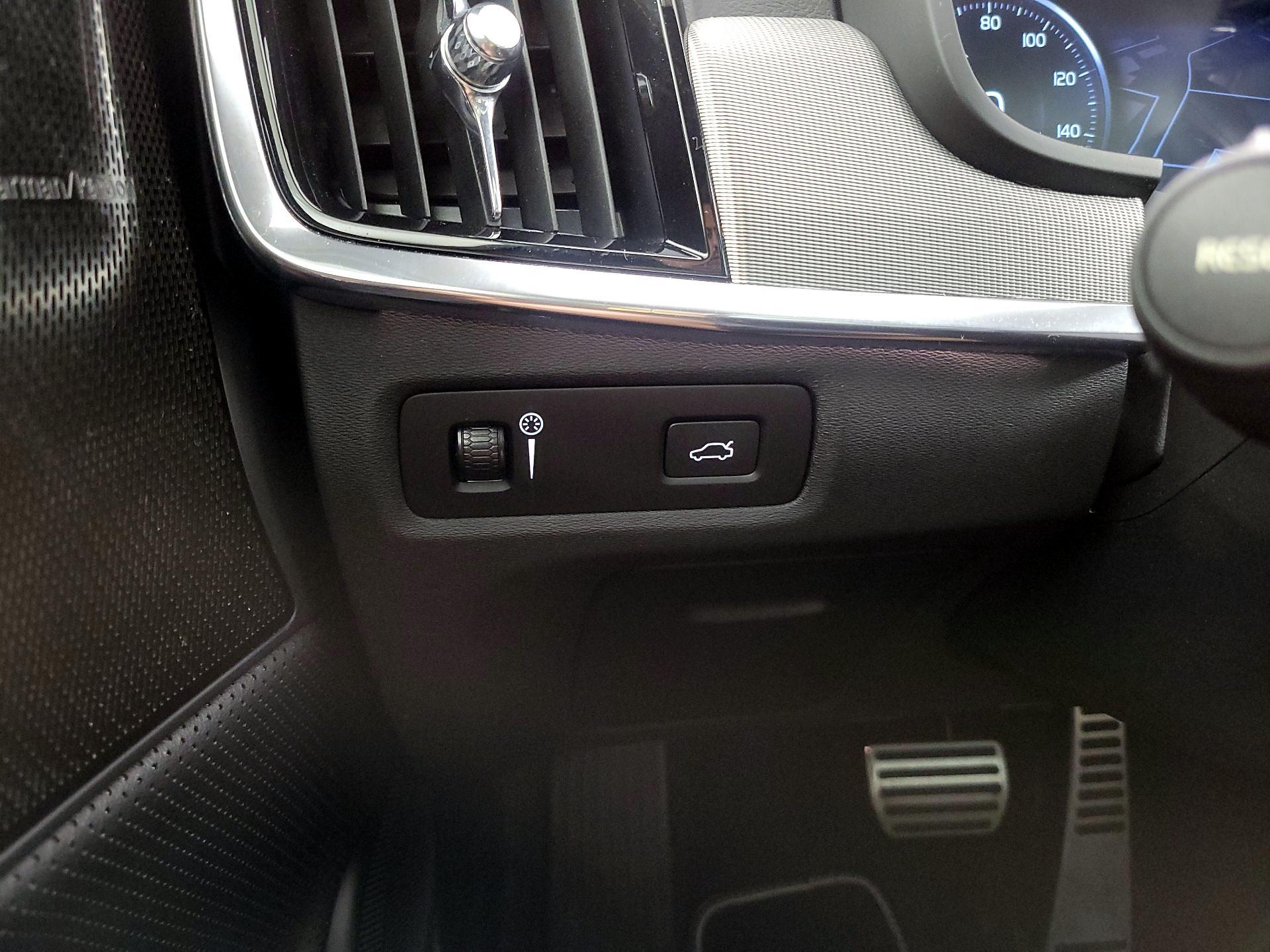 Thumbnail: 2019 Volvo V90 - 13