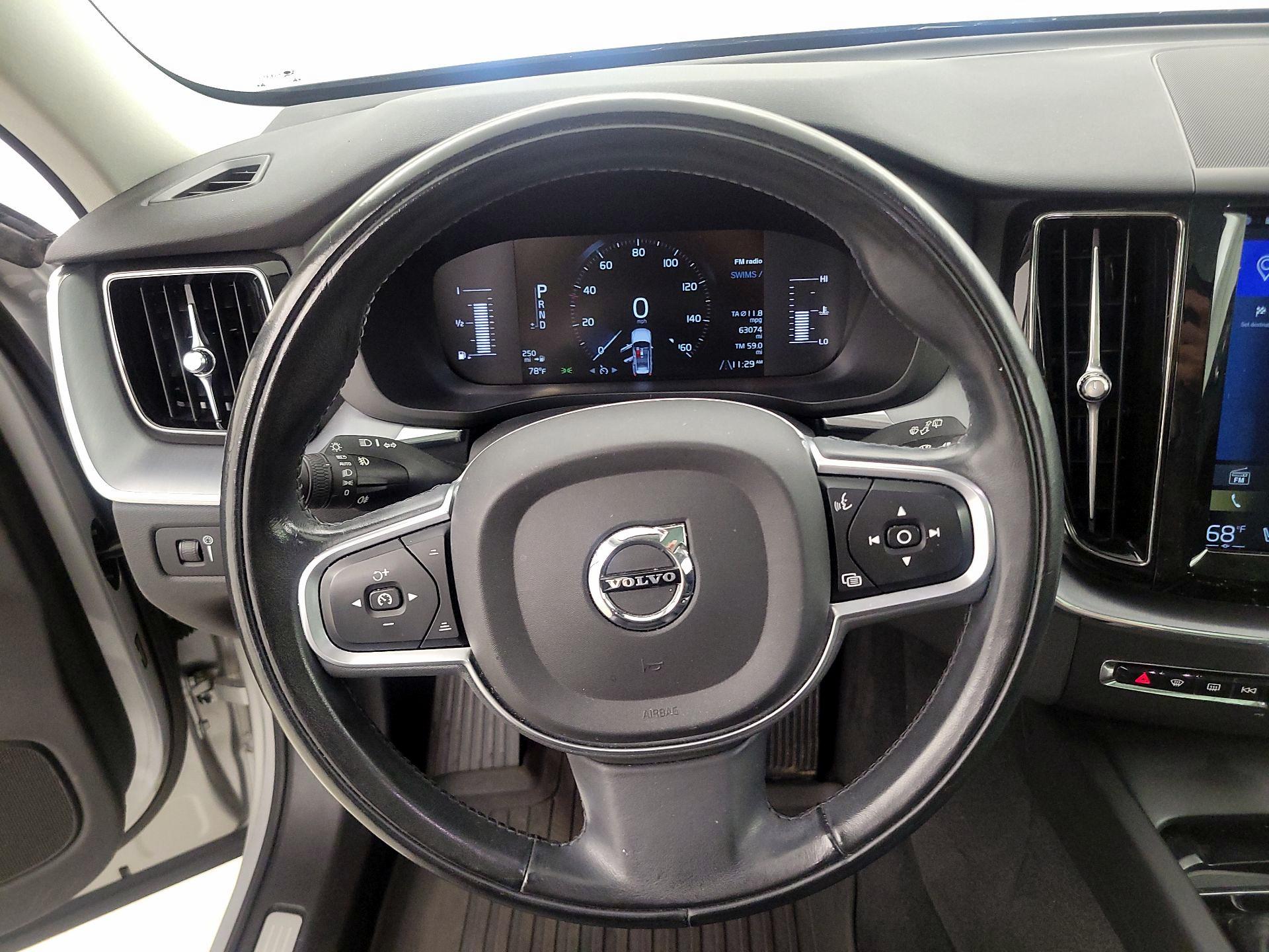 Thumbnail: 2019 Volvo XC60 - 10