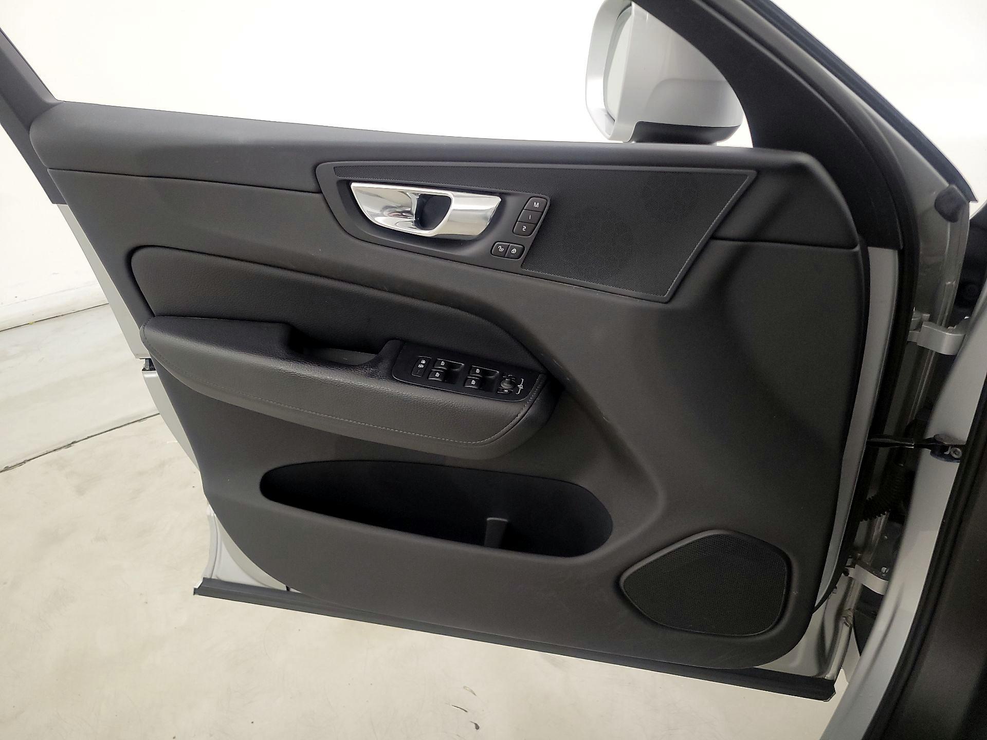 Thumbnail: 2019 Volvo XC60 - 12