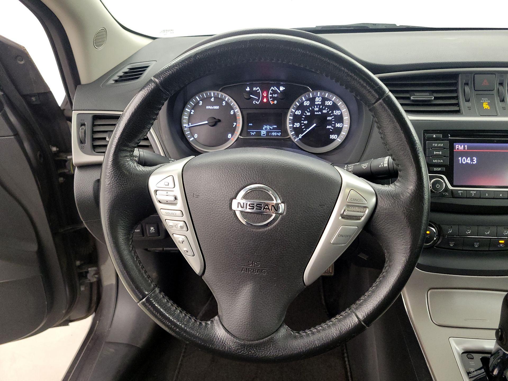 Thumbnail: 2015 Nissan Sentra - 10