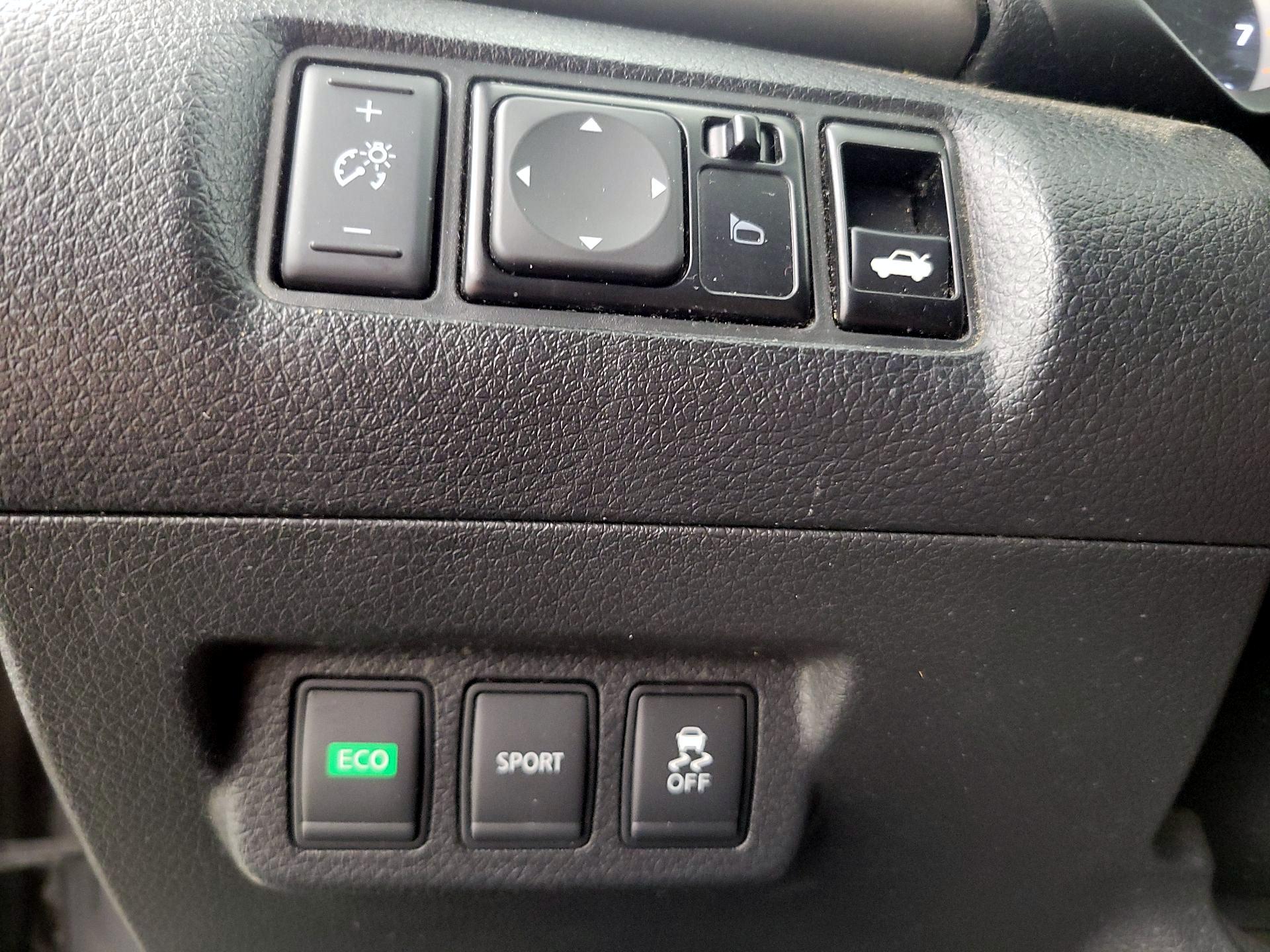Thumbnail: 2015 Nissan Sentra - 13