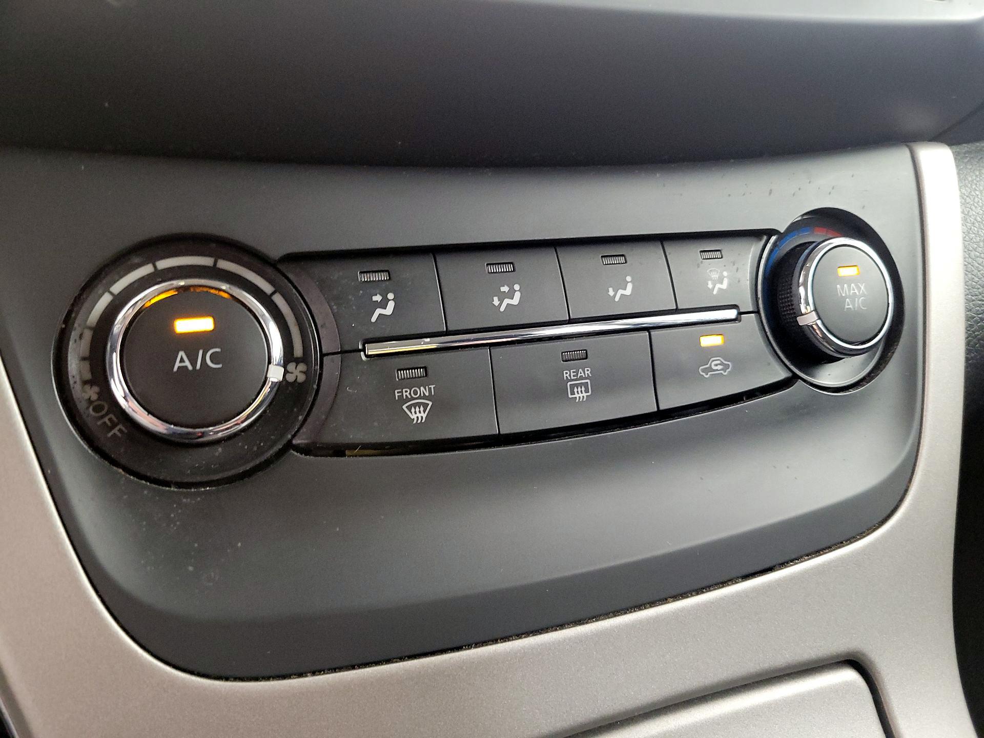 Thumbnail: 2015 Nissan Sentra - 16