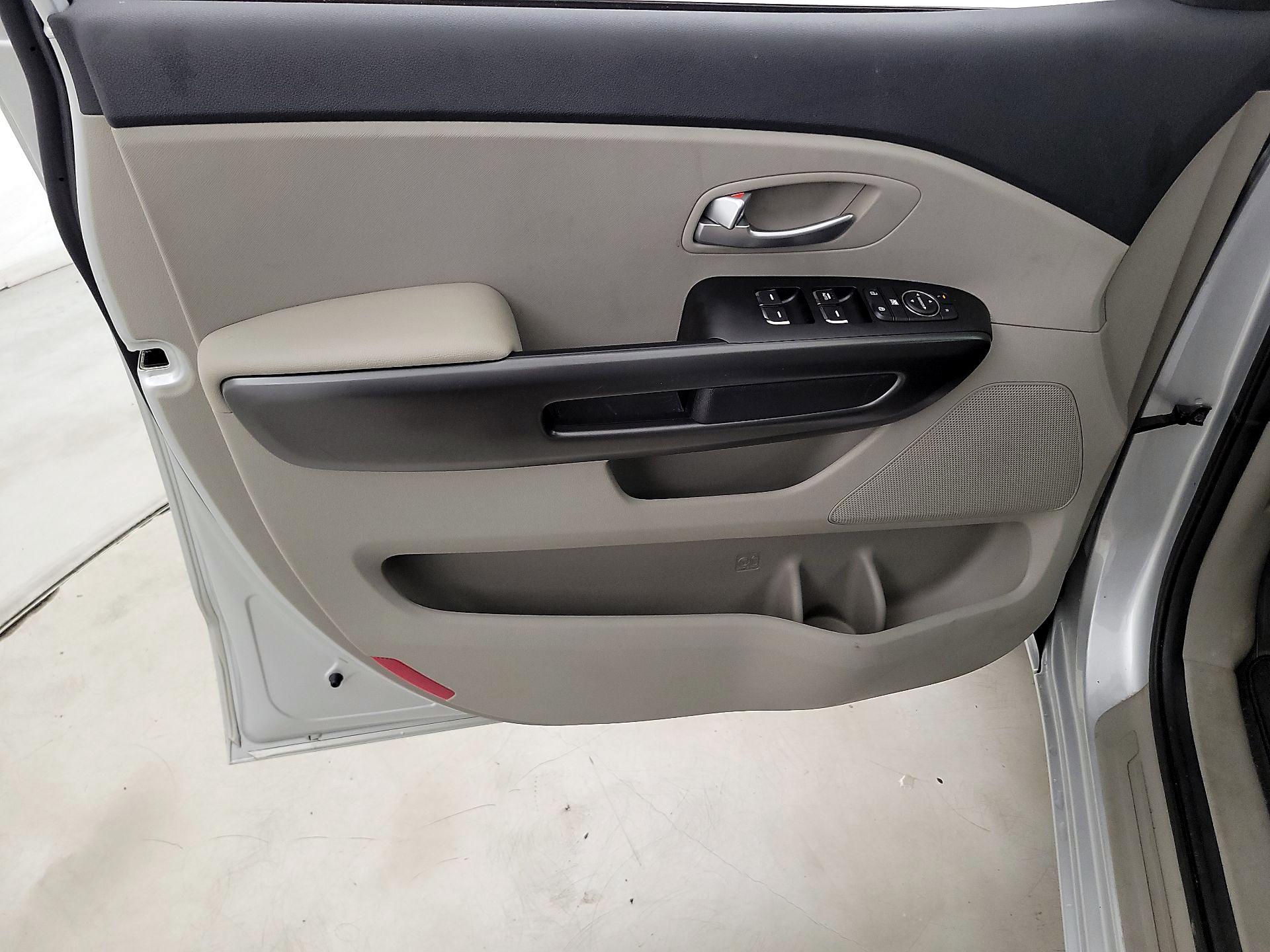 Thumbnail: 2019 Kia Sedona - 12