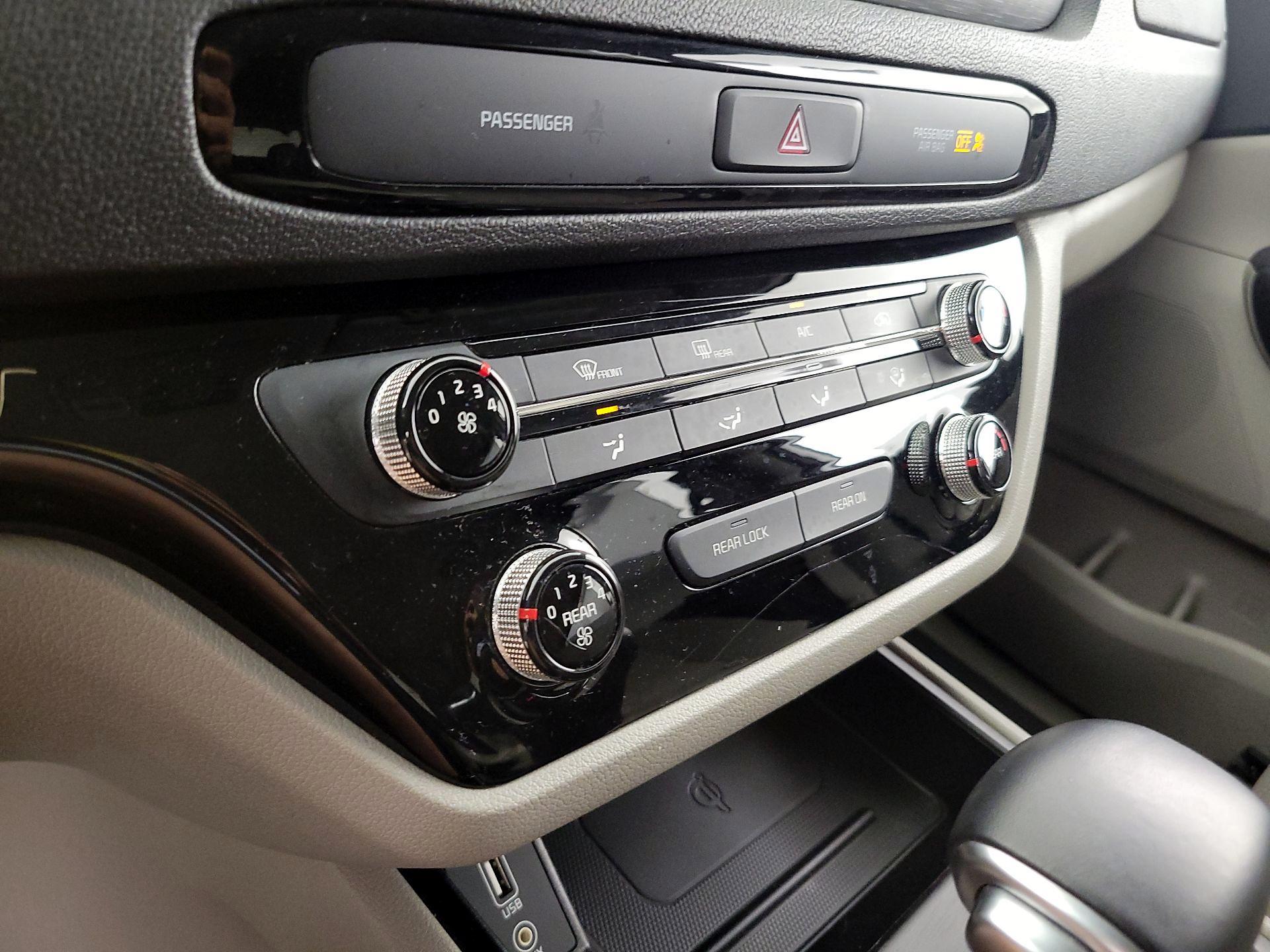 Thumbnail: 2019 Kia Sedona - 16