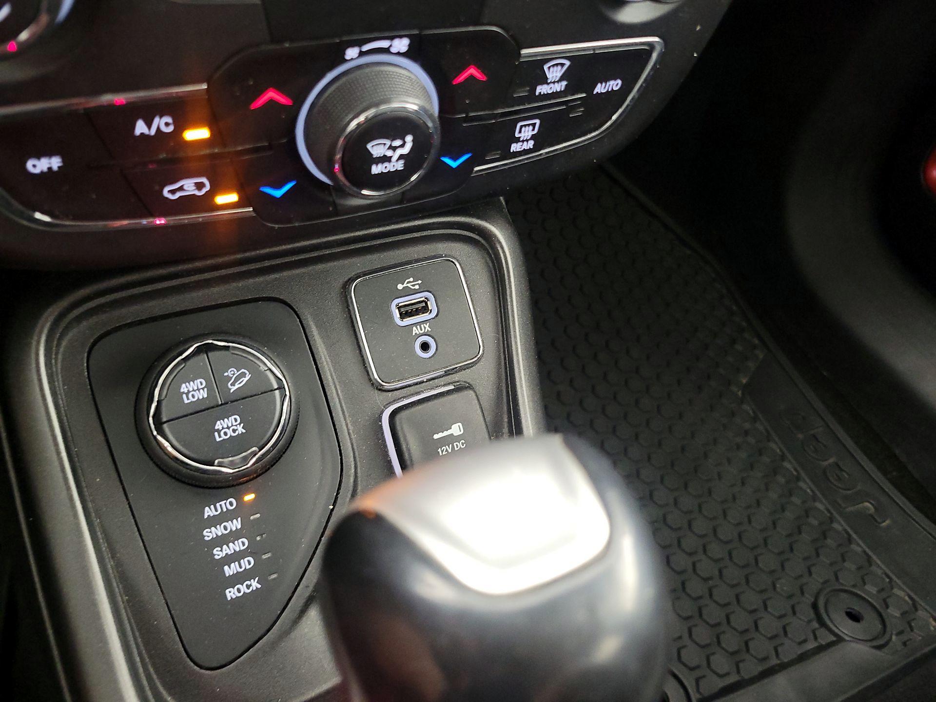 Thumbnail: 2018 Jeep Compass - 18