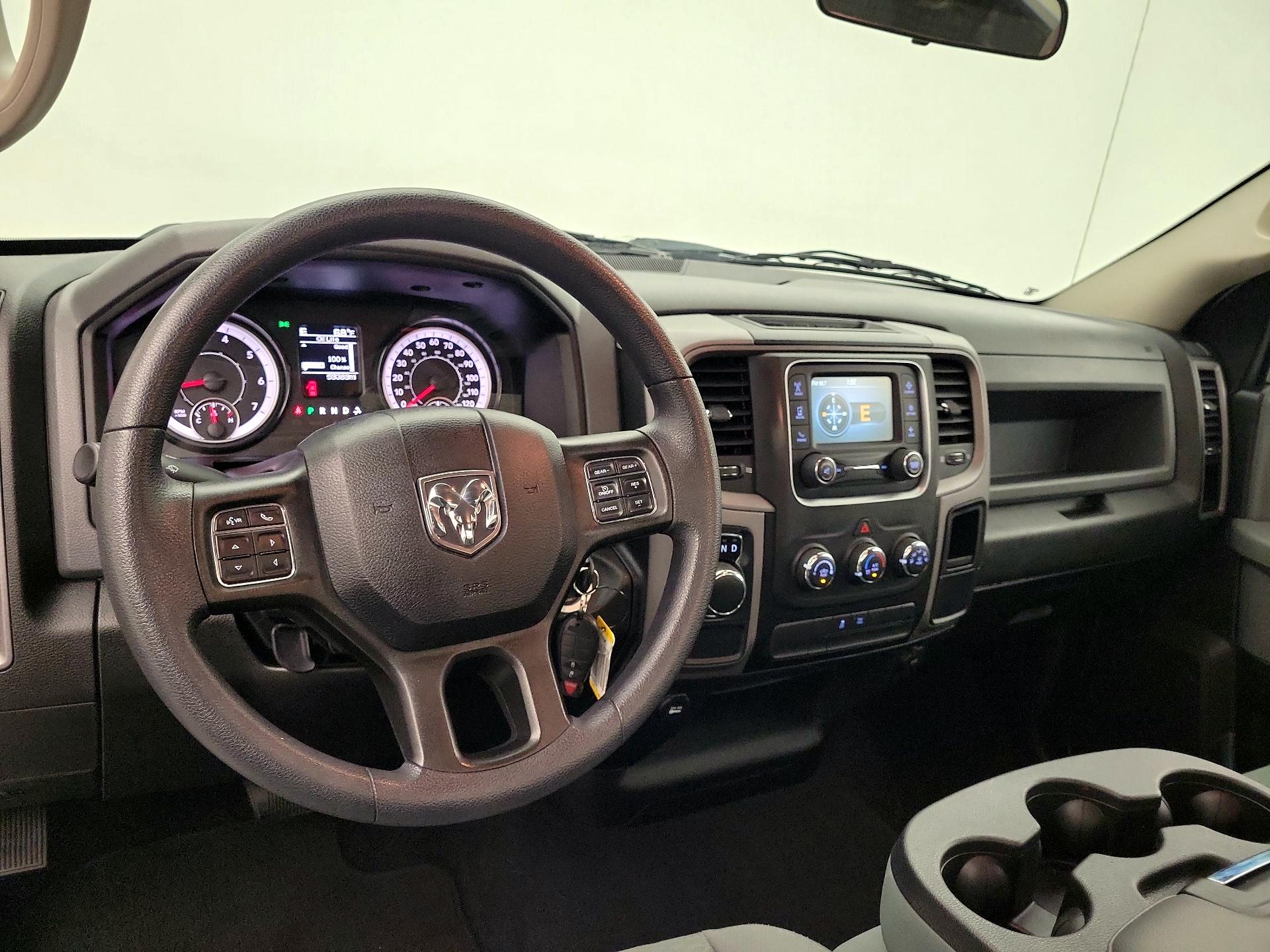 Thumbnail: 2020 RAM 1500 Classic - 9