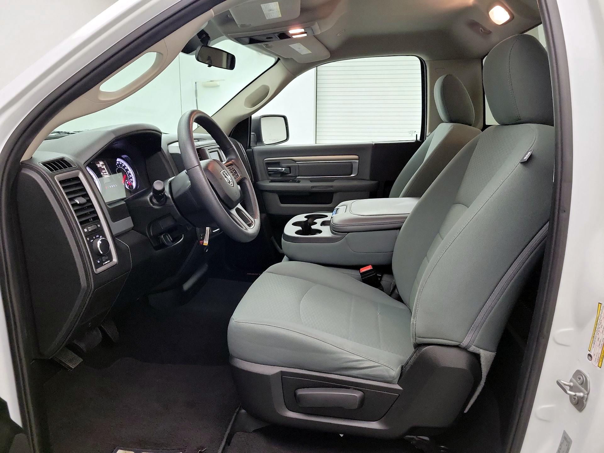 Thumbnail: 2020 RAM 1500 Classic - 11