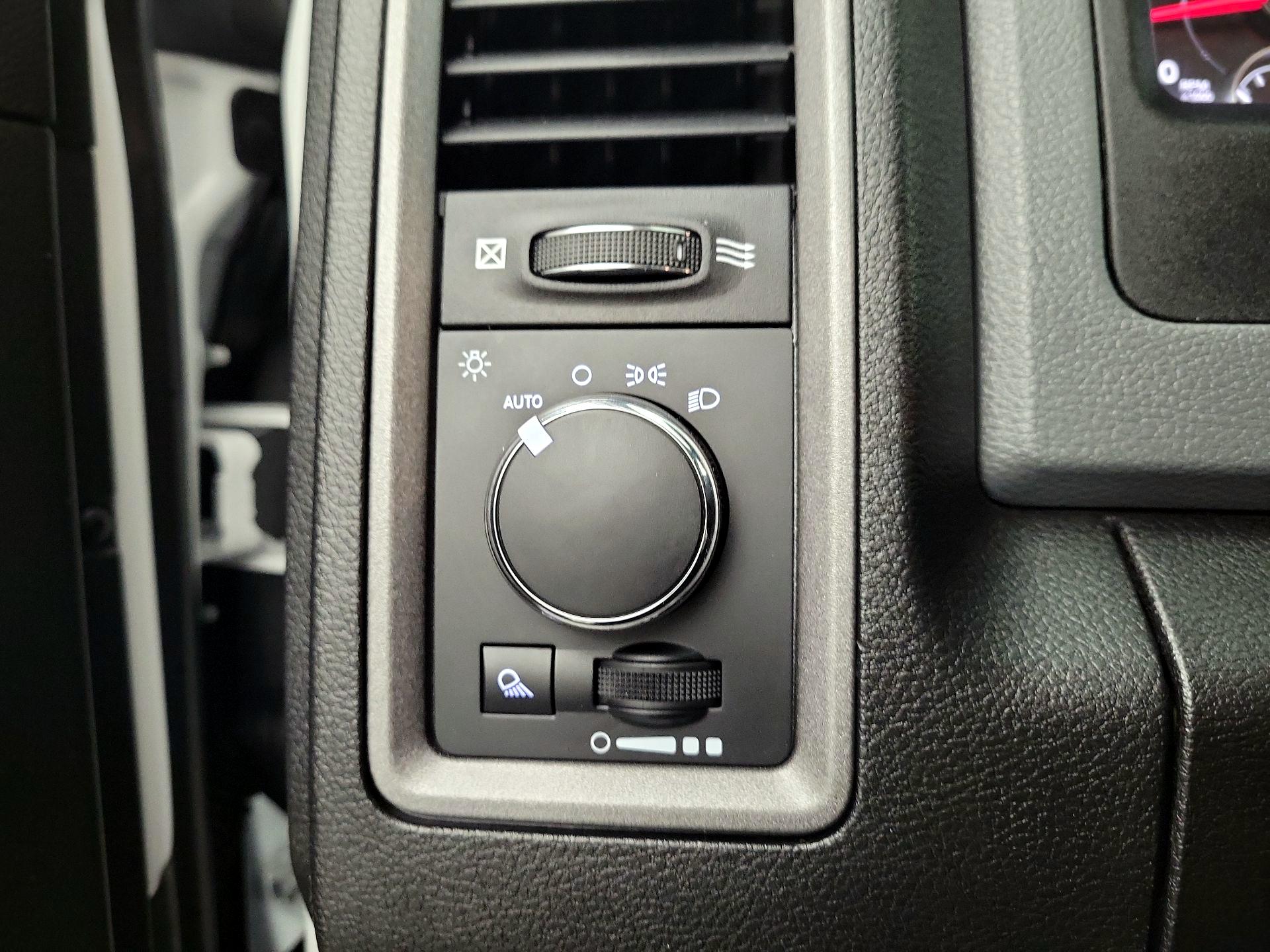 Thumbnail: 2020 RAM 1500 Classic - 13