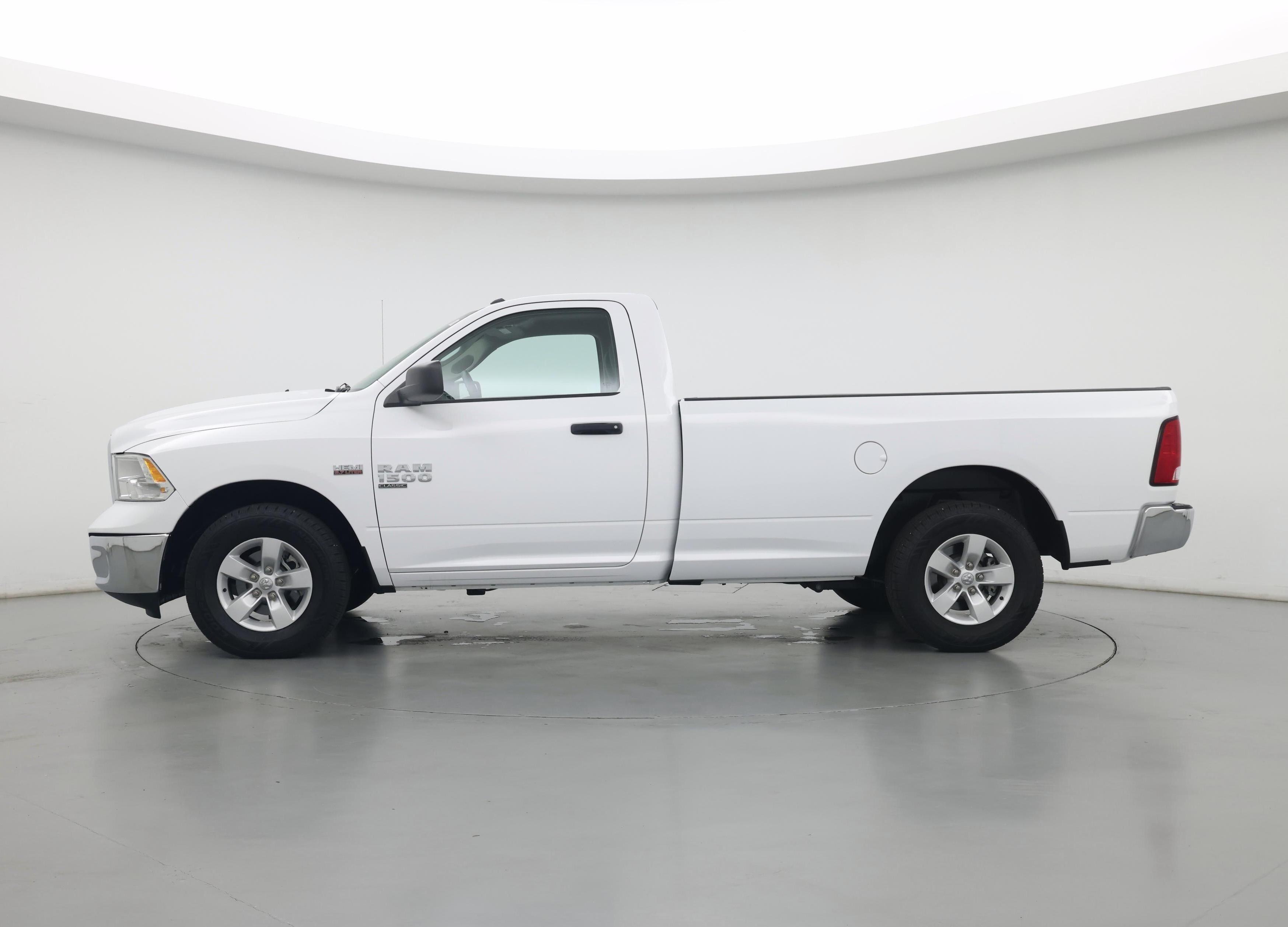 Thumbnail: 2020 RAM 1500 Classic - 3
