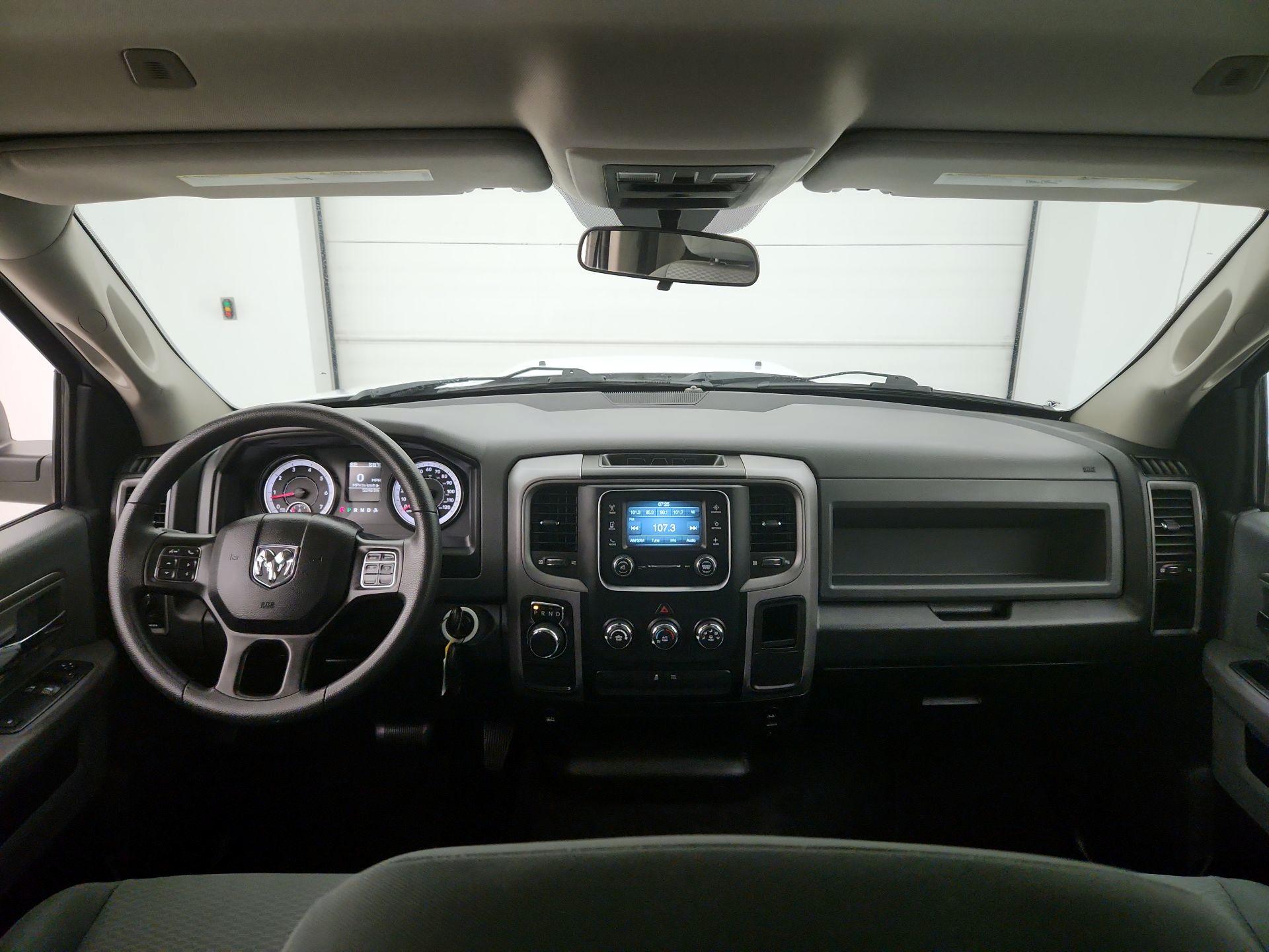 Thumbnail: 2020 RAM 1500 Classic - 9