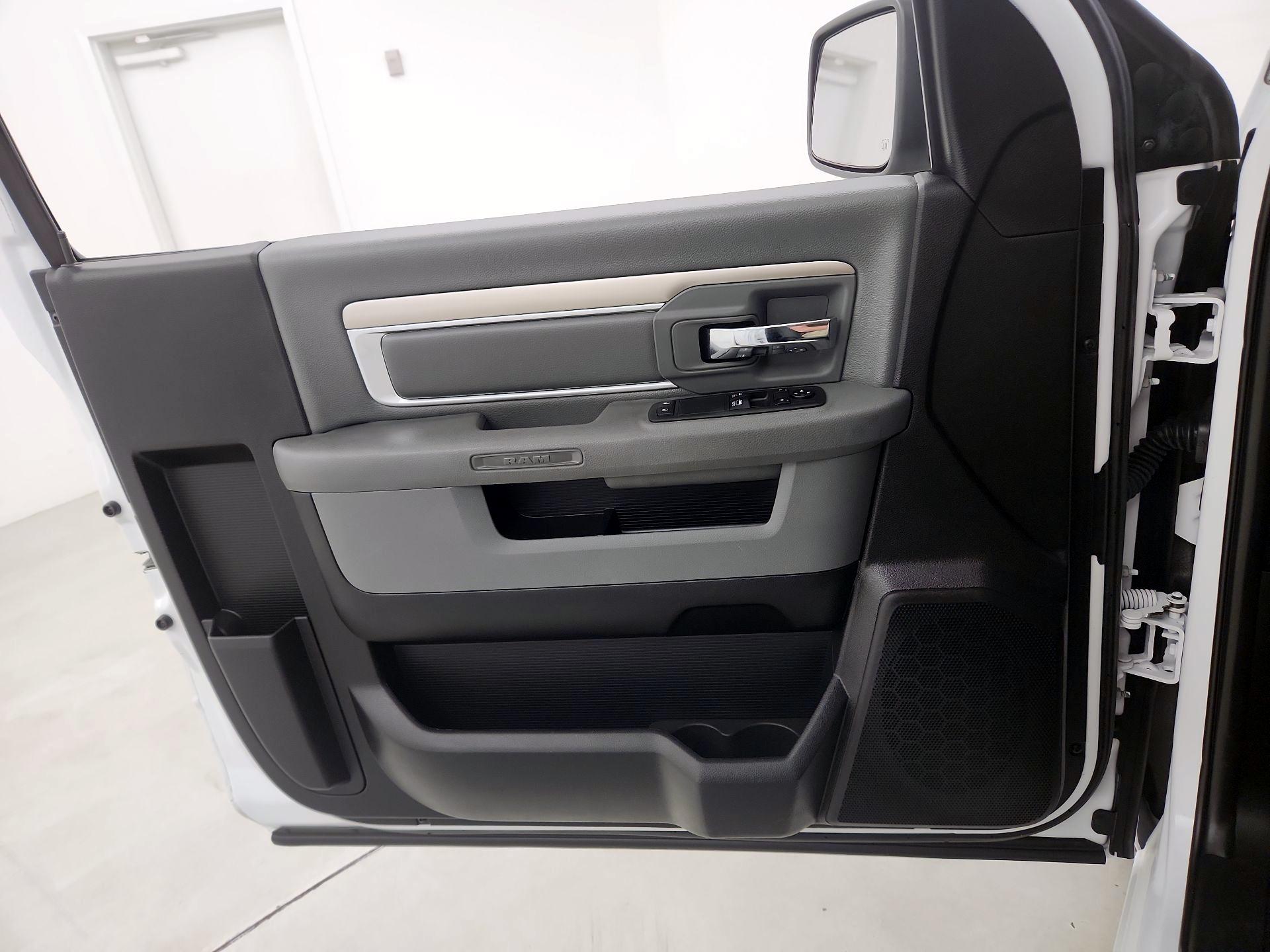 Thumbnail: 2020 RAM 1500 Classic - 12